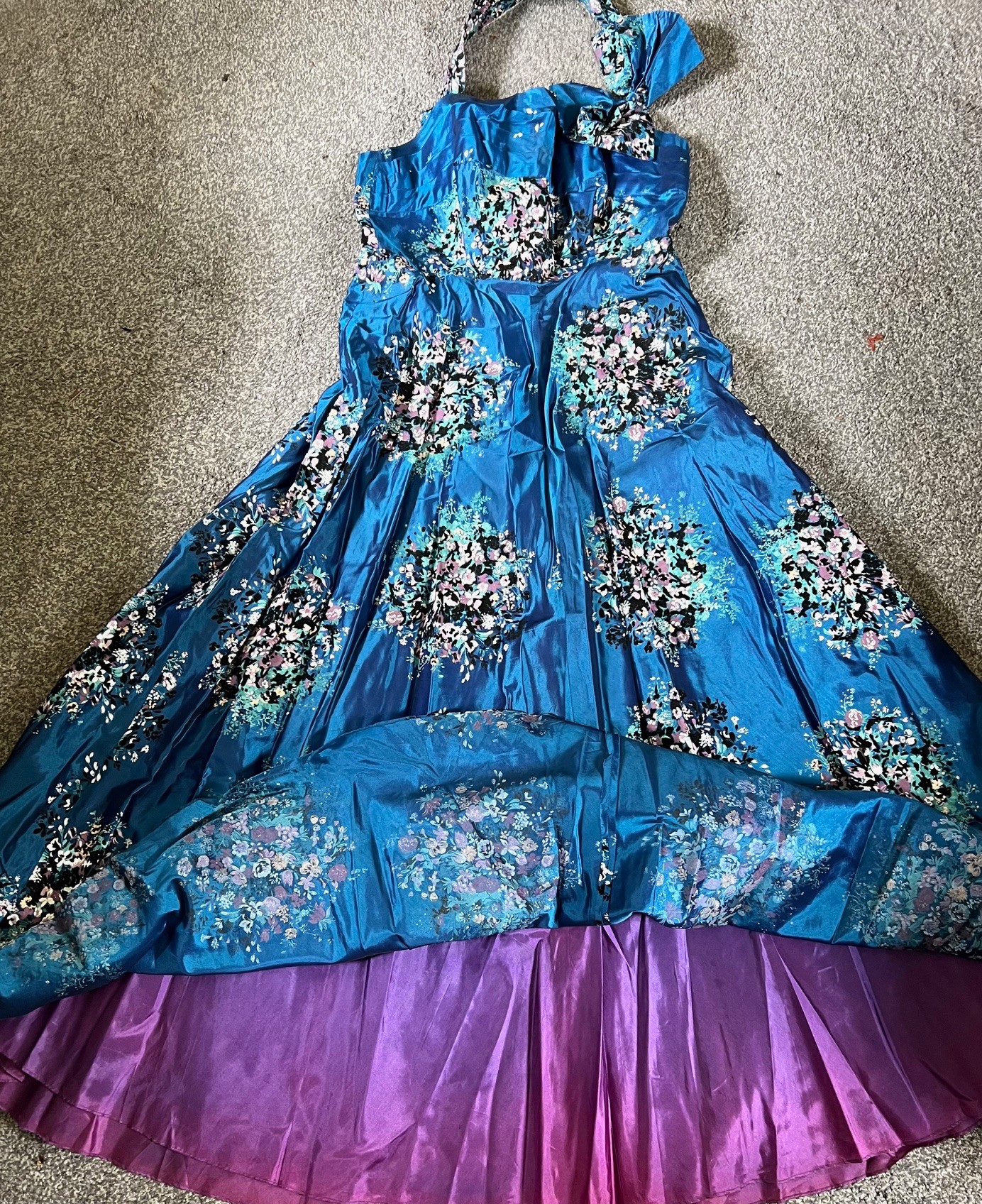 SHOT SATIN EVENING GOWN, APPLIED PAINTED, AND FLOCK VELVET DECORATION, SIZE 14, 'ROBERT DORLAND' - Image 2 of 5
