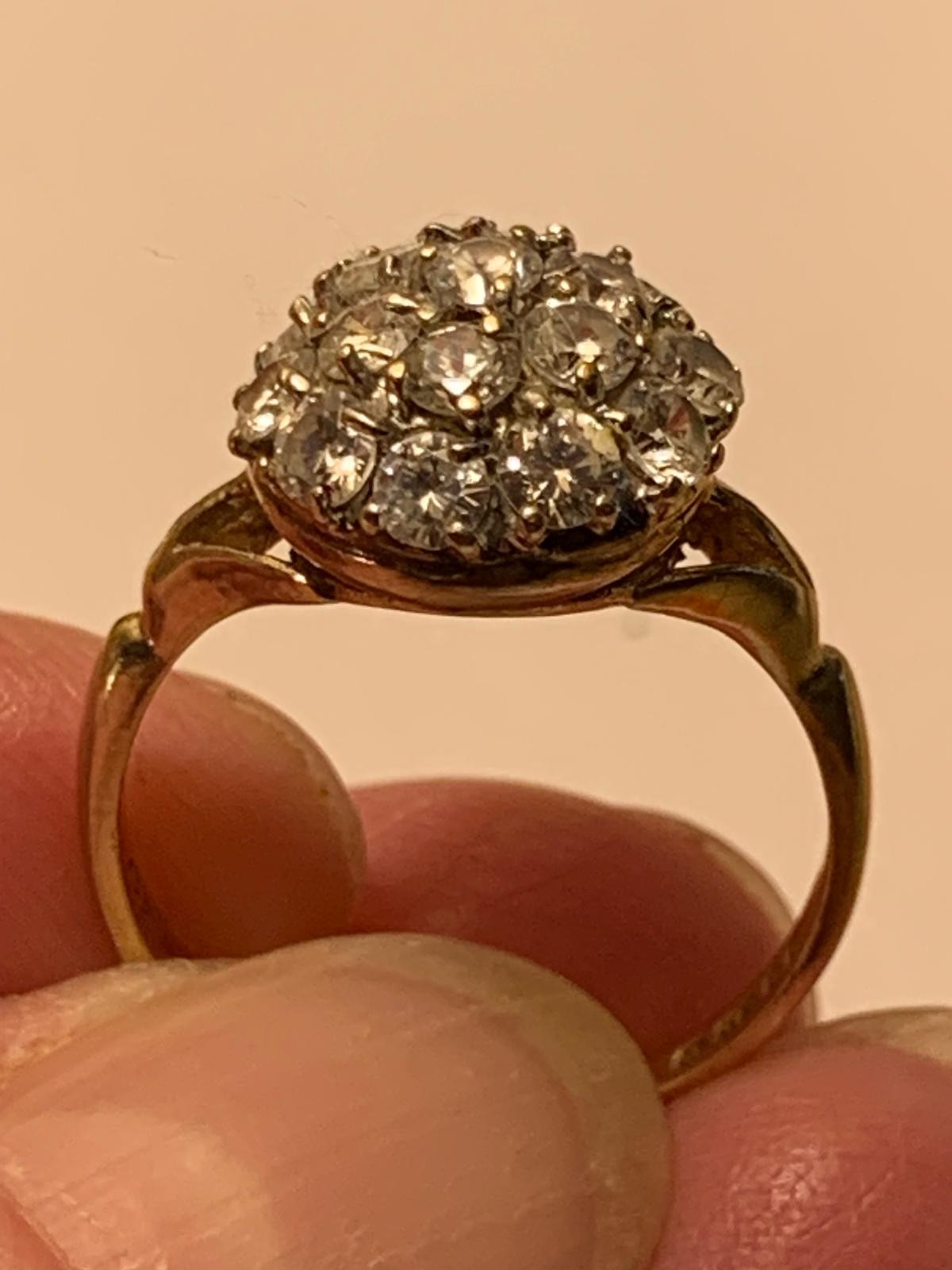 9ct GOLD RING SET WITH CLUSTER OF SEVENTEEN APPROX 0.1ct TOURMALINE, SIZE O, TOTAL WEIGHT APPROX 3. - Image 3 of 7