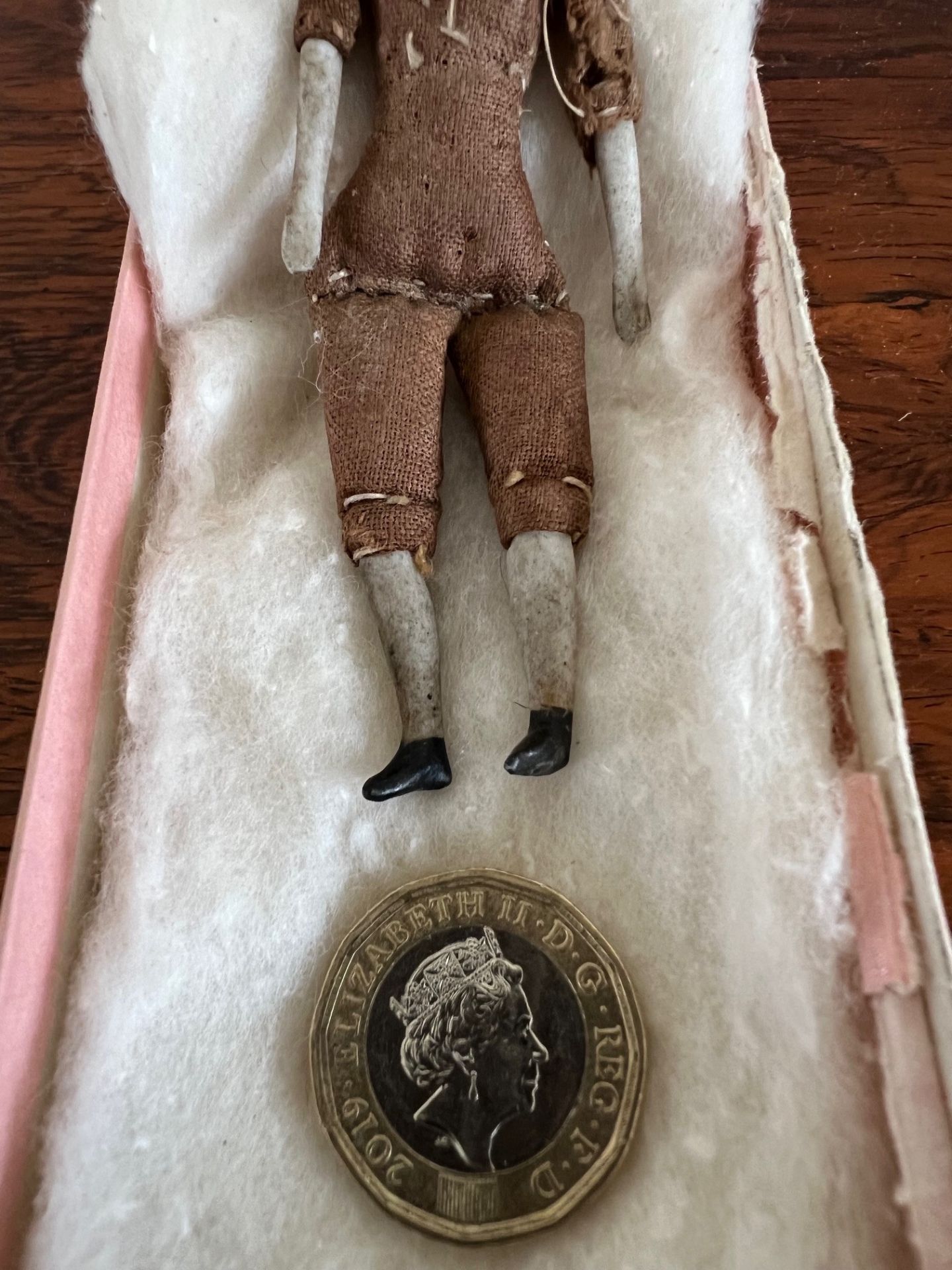 MINIATURE DOLL WITH PORCELAIN HEAD, ARMS AND LEGS, CLOTH BODY - Image 4 of 5