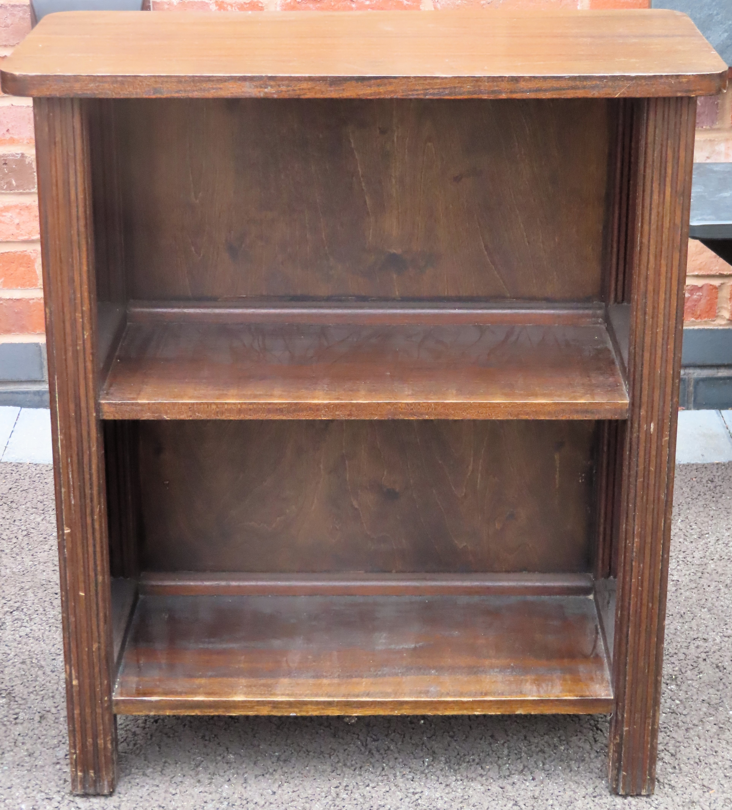 Small set of mahogany open bookshelves. Approx. 78cm H x 57cm W x 33cm D Reasonable used