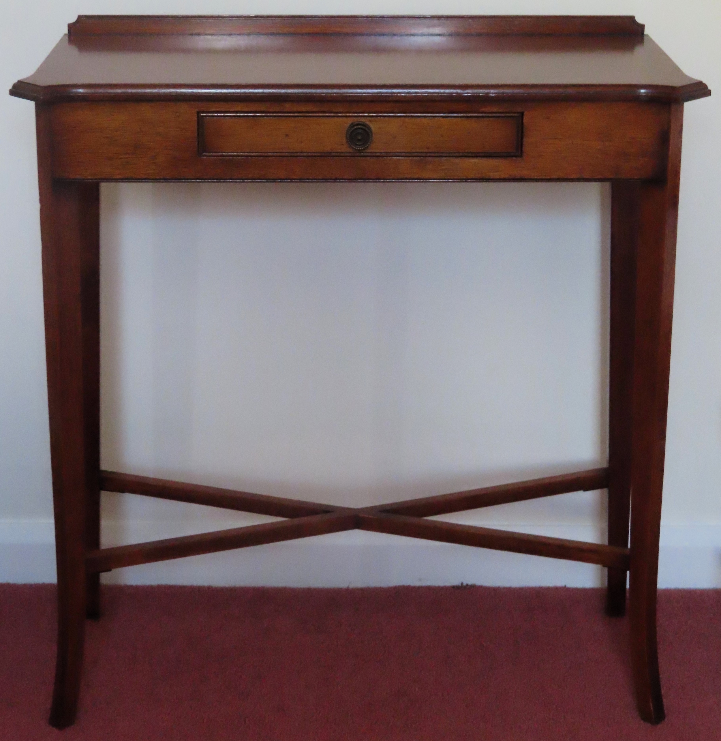 Small 20th century mahogany single drawer side table. Approx. 75 x 71 x 31cms reasonable used