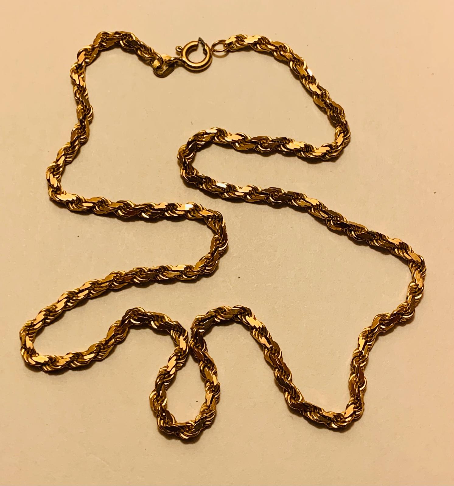 9ct GOLD CHAIN, APPROX 50.5cm LONG AND WEIGHT APPROX 11.86g CLASP DAMAGED