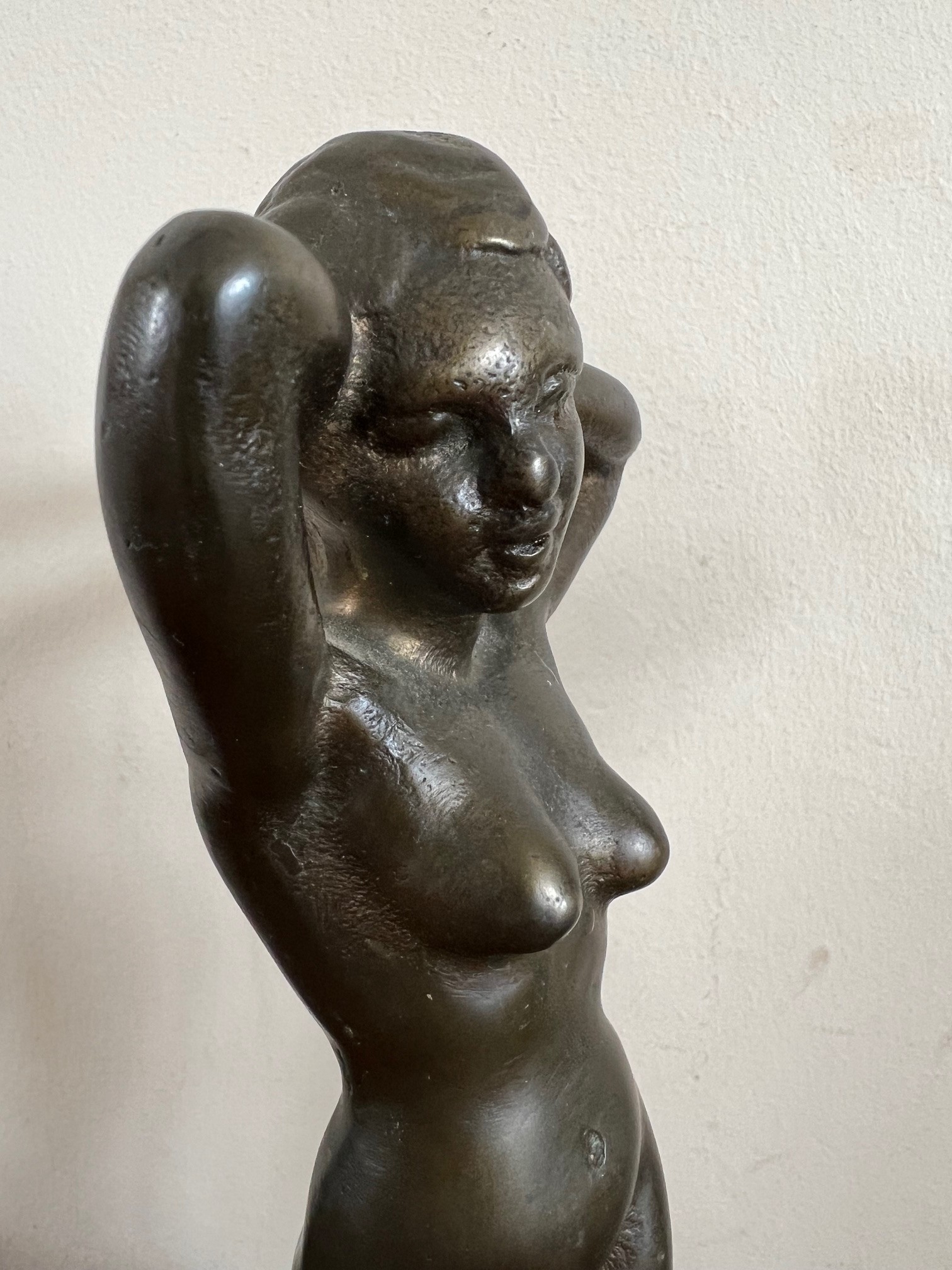PAIR OF HEAVY SOLID CAST METAL FEMALE FIGURES (NON MAGNETIC), APPROX 25cm HIGH - Image 2 of 4