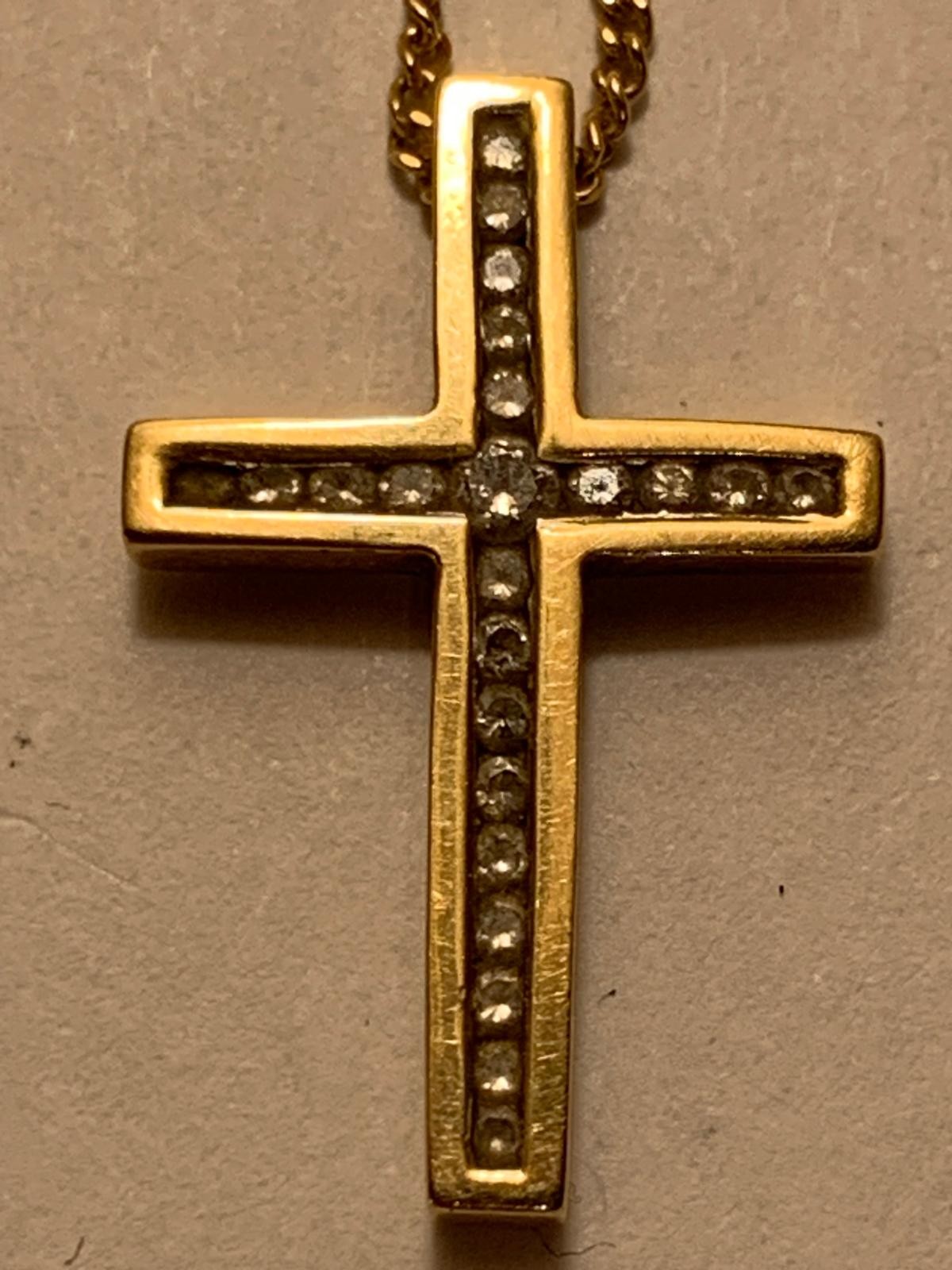 18ct GOLD CHAIN WITH GOLD COLOURED UNMARKED CROSS PENDANT SET WITH BRILLIANTS, CHAIN LENGTH APPROX - Image 4 of 7