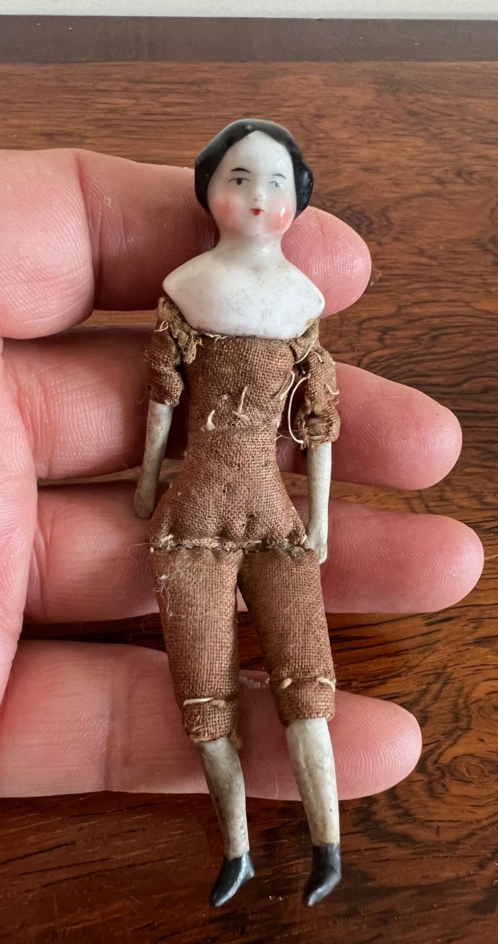 MINIATURE DOLL WITH PORCELAIN HEAD, ARMS AND LEGS, CLOTH BODY - Image 2 of 5