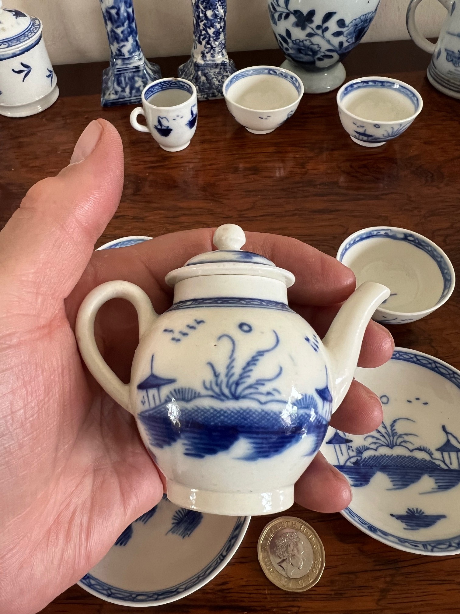 QUANTITY OF BLUE AND WHITE CERAMICS, MAINLY 19th CENTURY, MINIATURE TEA BOWLS, ETC - Image 5 of 5