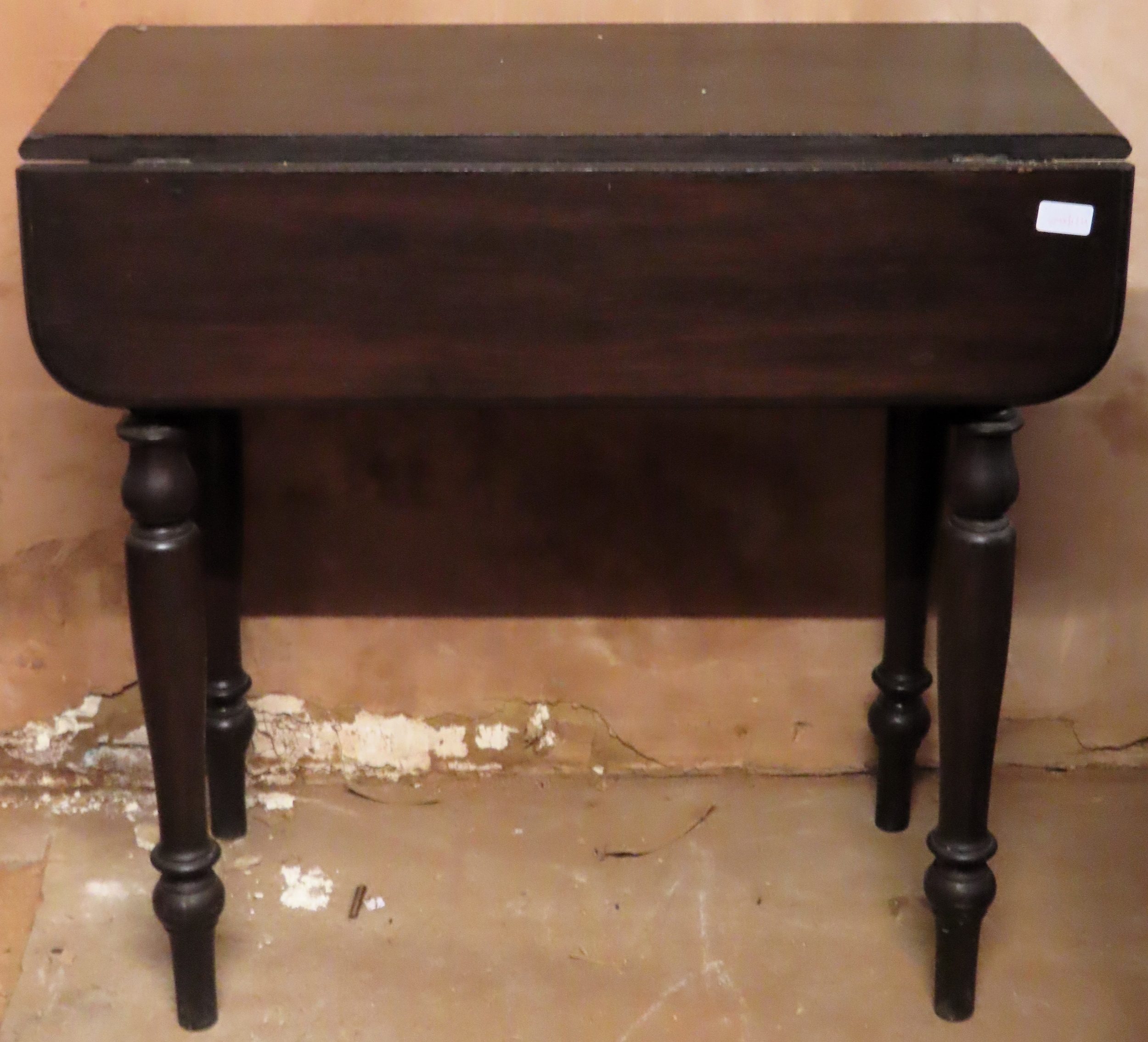 Early 20th century drop leaf table. Approx. 75cm H x 78cm W x 40cm D Used condition, scuffs and