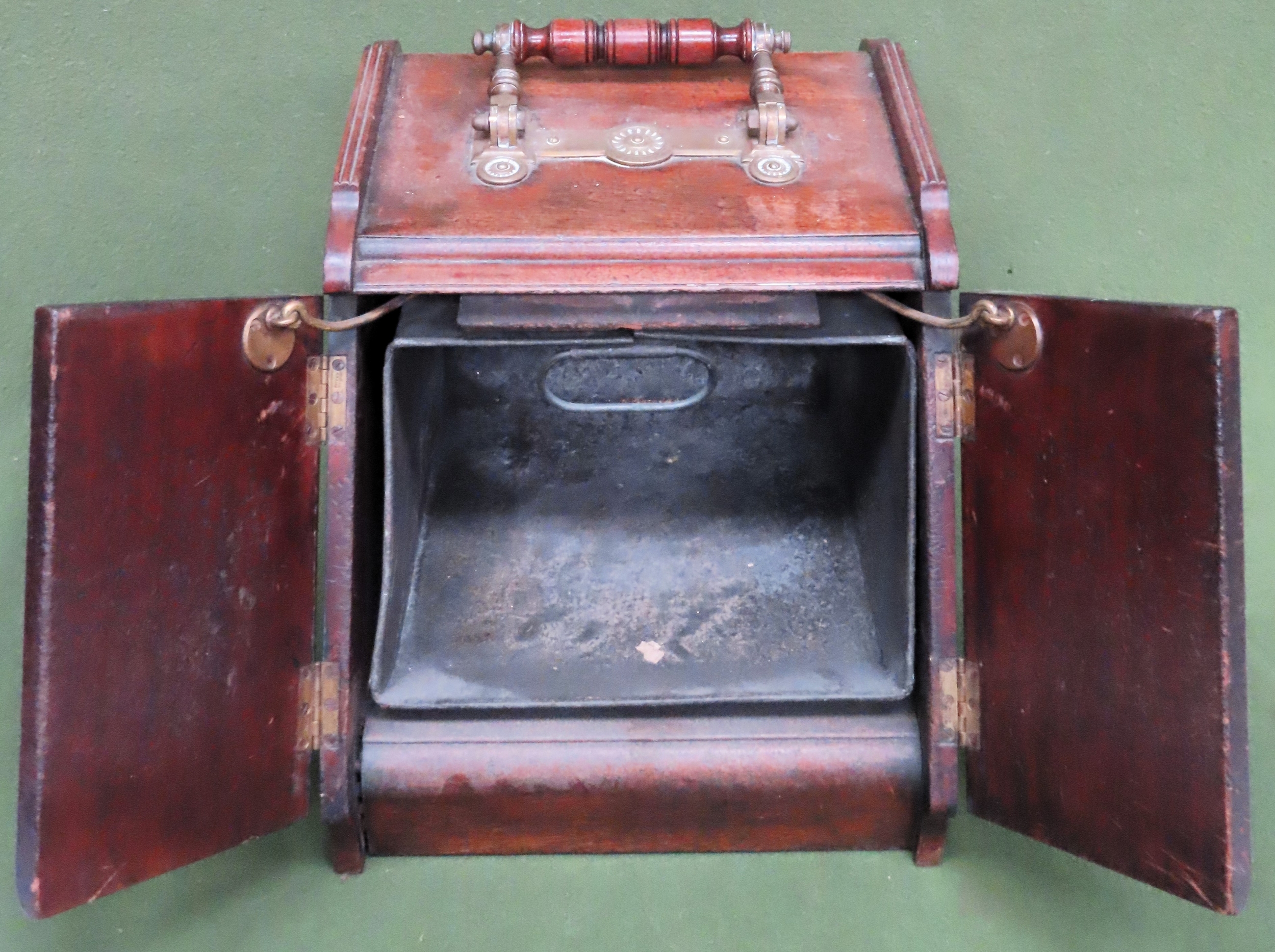 19th century mahogany coal scuttle, with articulated handled doors. Approx. 45 x 34 x 44cms - Image 2 of 3