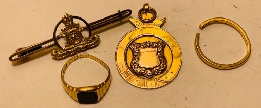 9ct GOLD MEDAL PENDANT ENGRAVED WITH LUCFL ST.BARNABAS SHIELD WINNERS 1920, WEIGHT APPROX 4.5g;