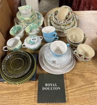 A quantity of mixed vintage tea china.