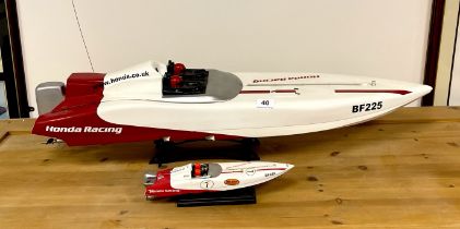 A plastic working model of the Honda Racing team boat L. 91cm radio control obsolete, together