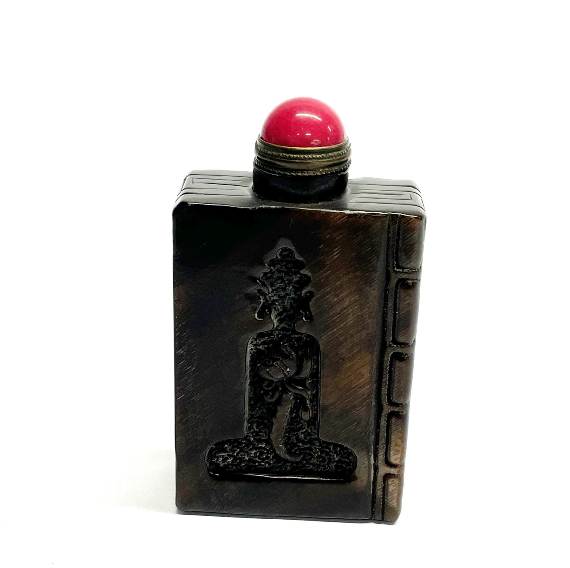 A Chinese carved horn snuff bottle with polished hardstone stopper, H. 7.5cm. - Image 2 of 3