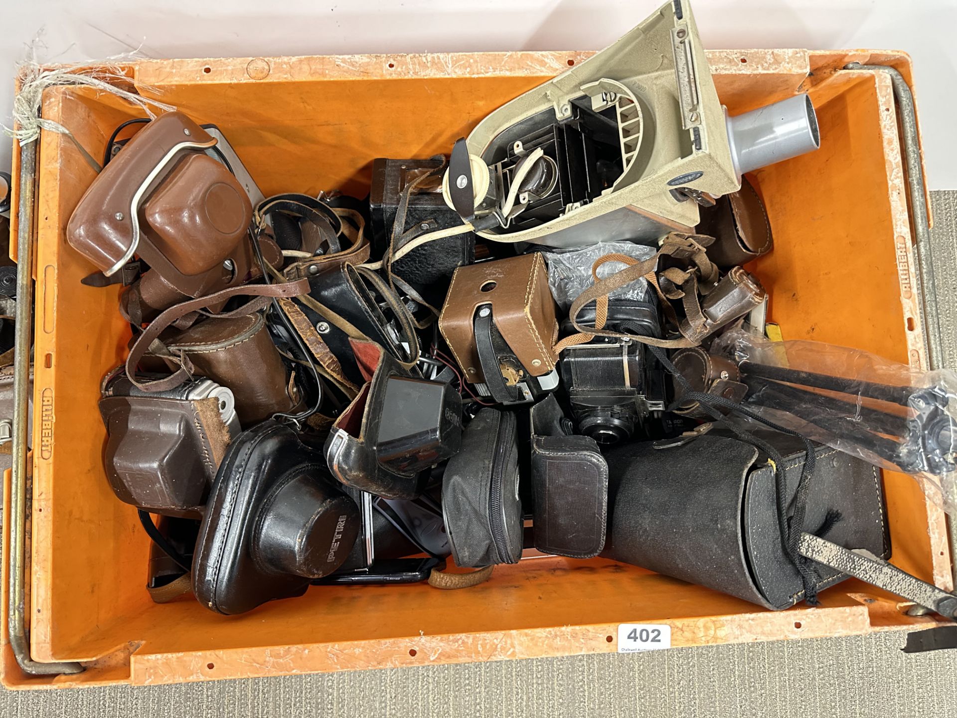 A large box of mixed cameras, binoculars, etc. - Image 2 of 3