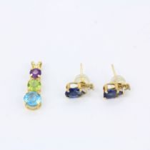 A 14ct yellow gold (marked 14K) pendant set with round cut amethyst, peridot and blue topaz, L. 1.