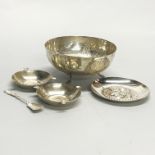 A group of .800 silver and white metal (tested .800 silver) items. Largest Dia. 15cm.