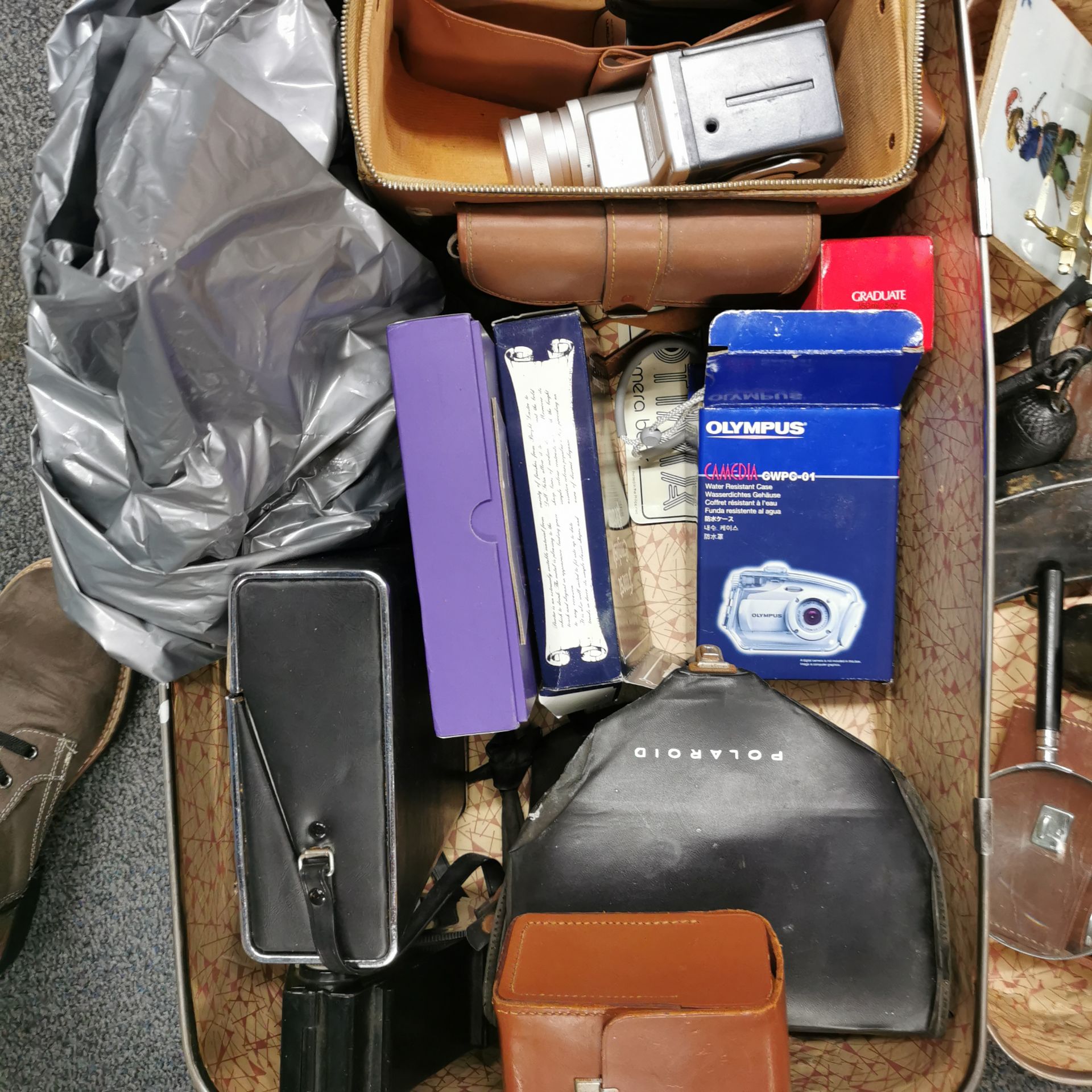 A vintage case of cameras, lenses, etc. - Image 2 of 4