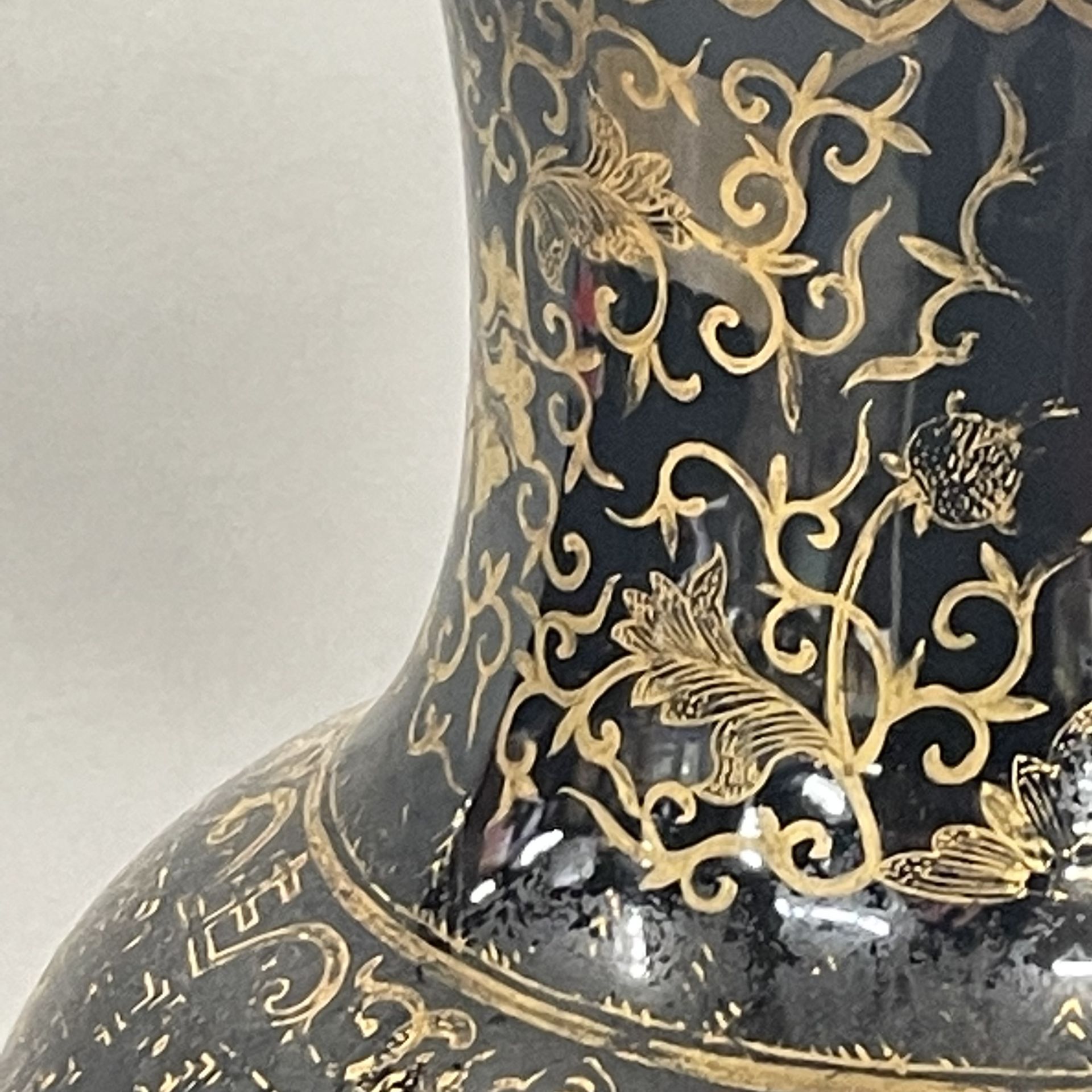 A large Chinese black glazed and gilt porcelain vase with six character mark to base for Kang Xi ( - Image 2 of 4