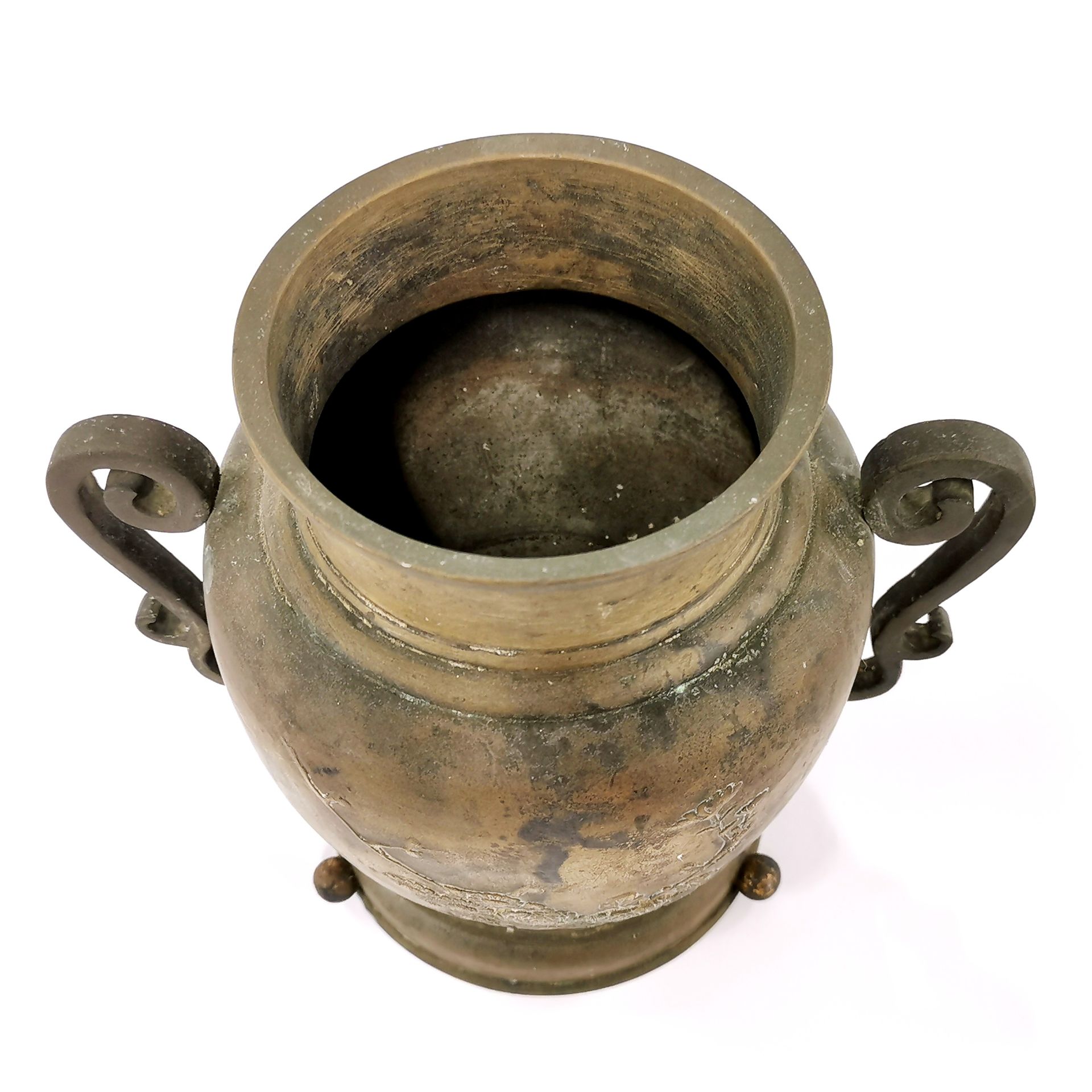 An early 20th C Chinese bronze/brass two handled vase, H. 19cm. - Image 2 of 3