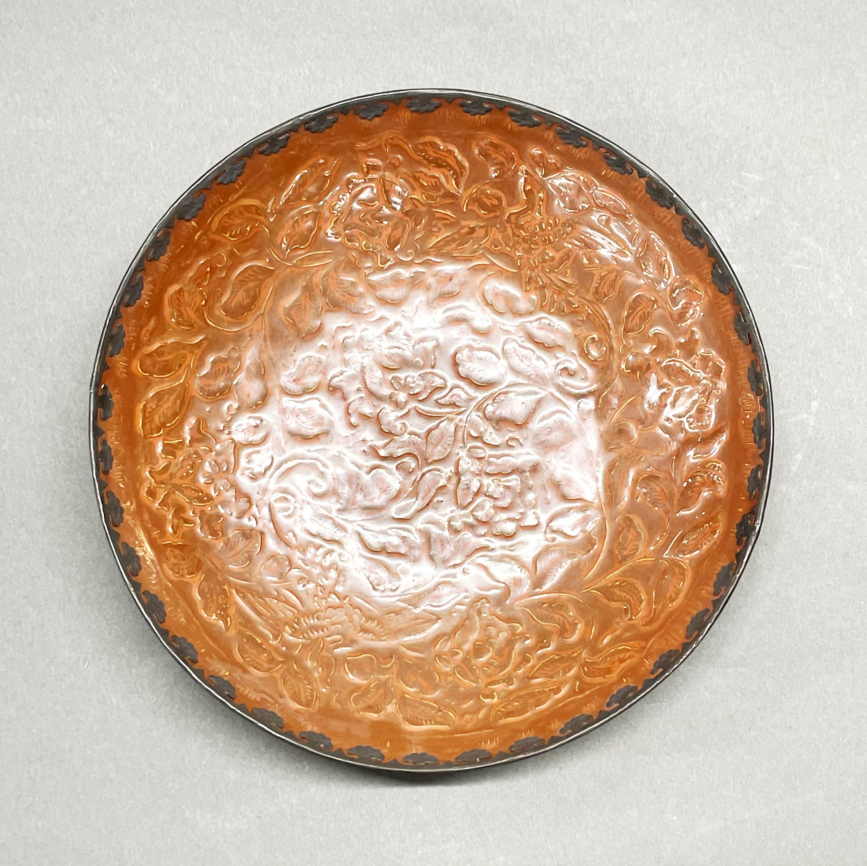 A fine Chinese white metal rimmed, brown glazed and relief decorated porcelain dish. Dia. 21.5cm, D. - Image 2 of 5