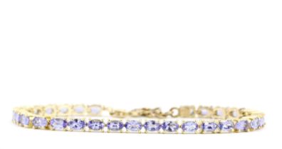 A 925 silver gilt line bracelet set with oval cut tanzanites, L. 20.5cm.