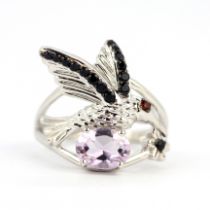 A 925 silver ring bird shaped ring set with an amethyst, and spinels, (O).