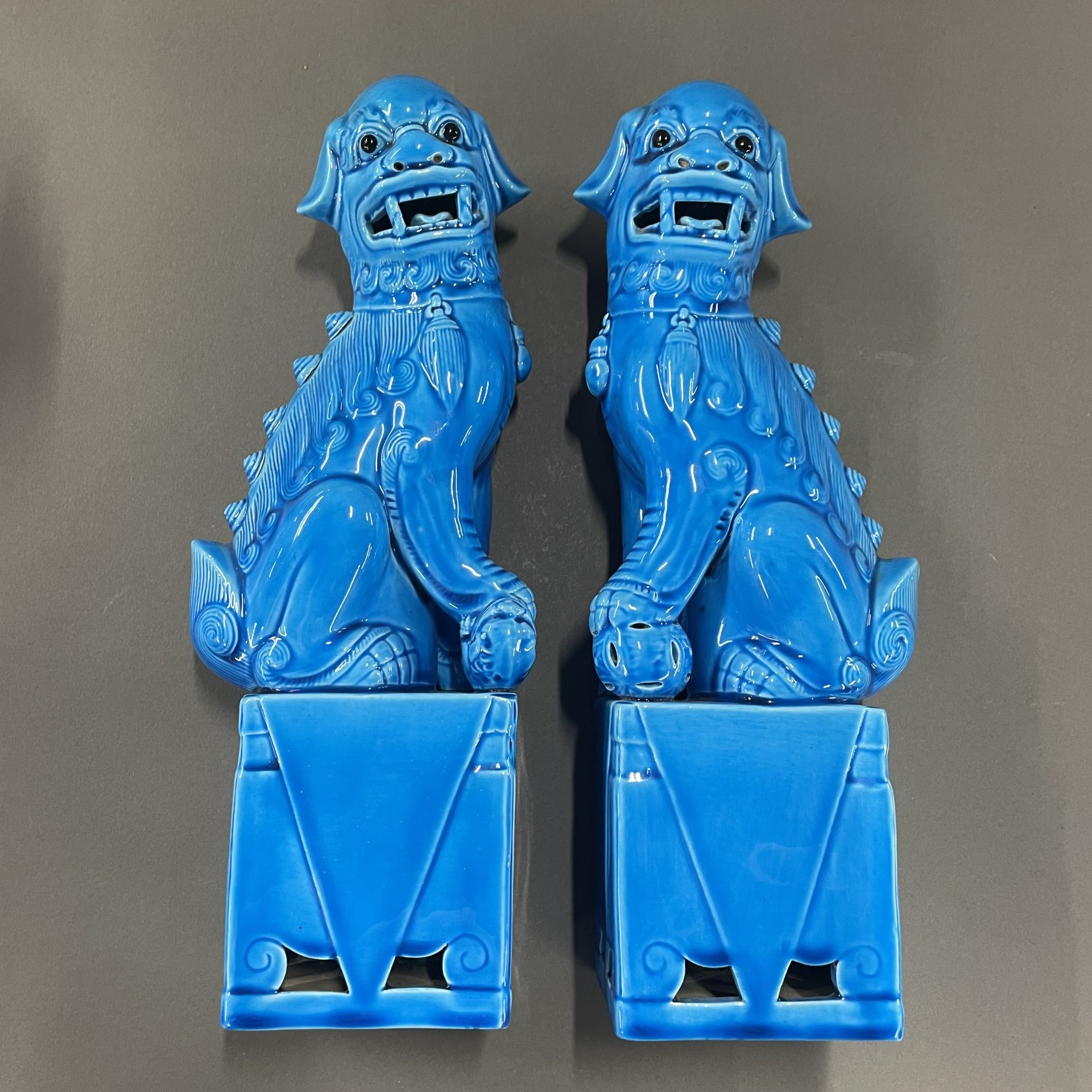 Three pairs of Chinese porcelain foo dogs, tallest H. 33cm. - Image 3 of 3