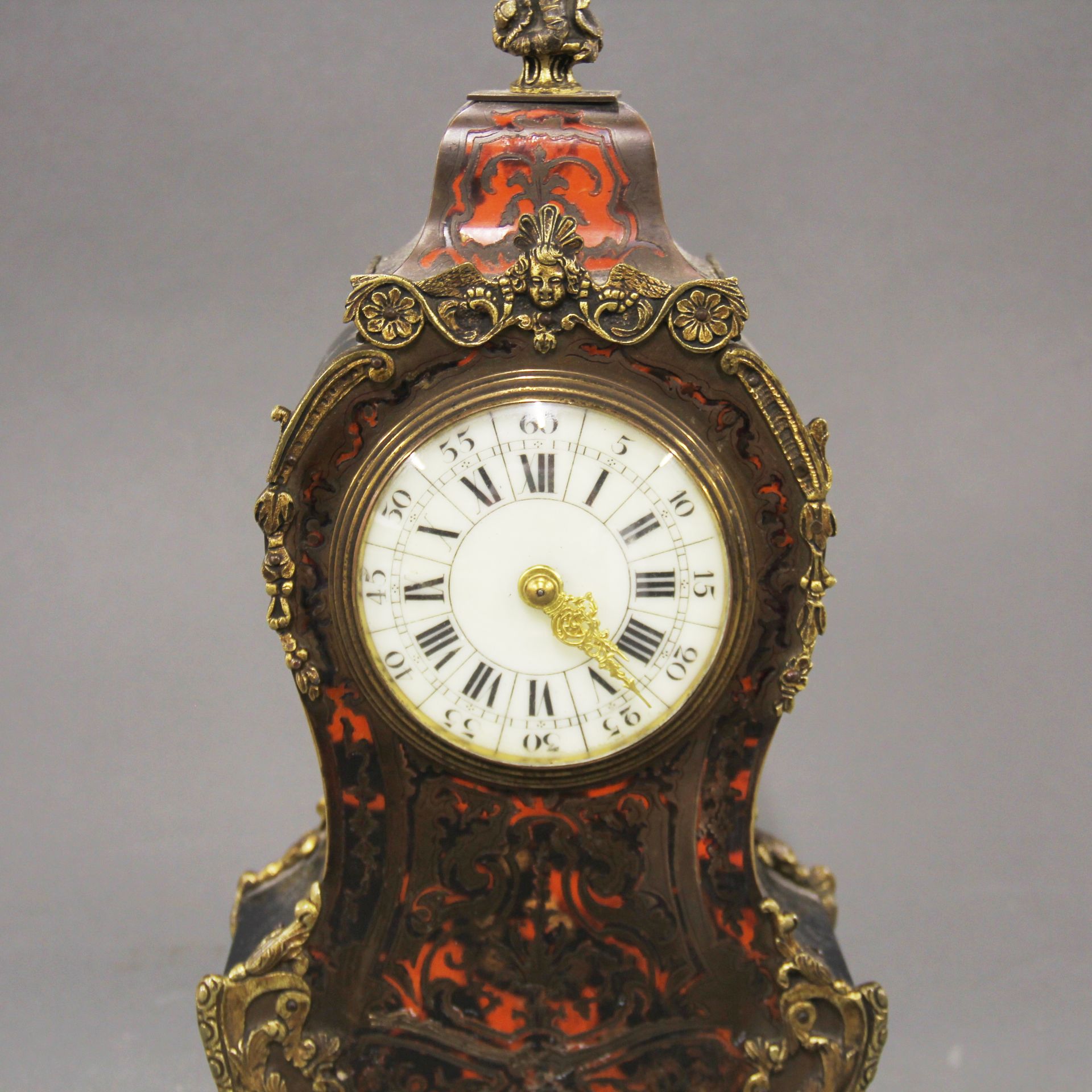 A 19thC French Boulle mantle clock, H. 31cm. - Image 2 of 3