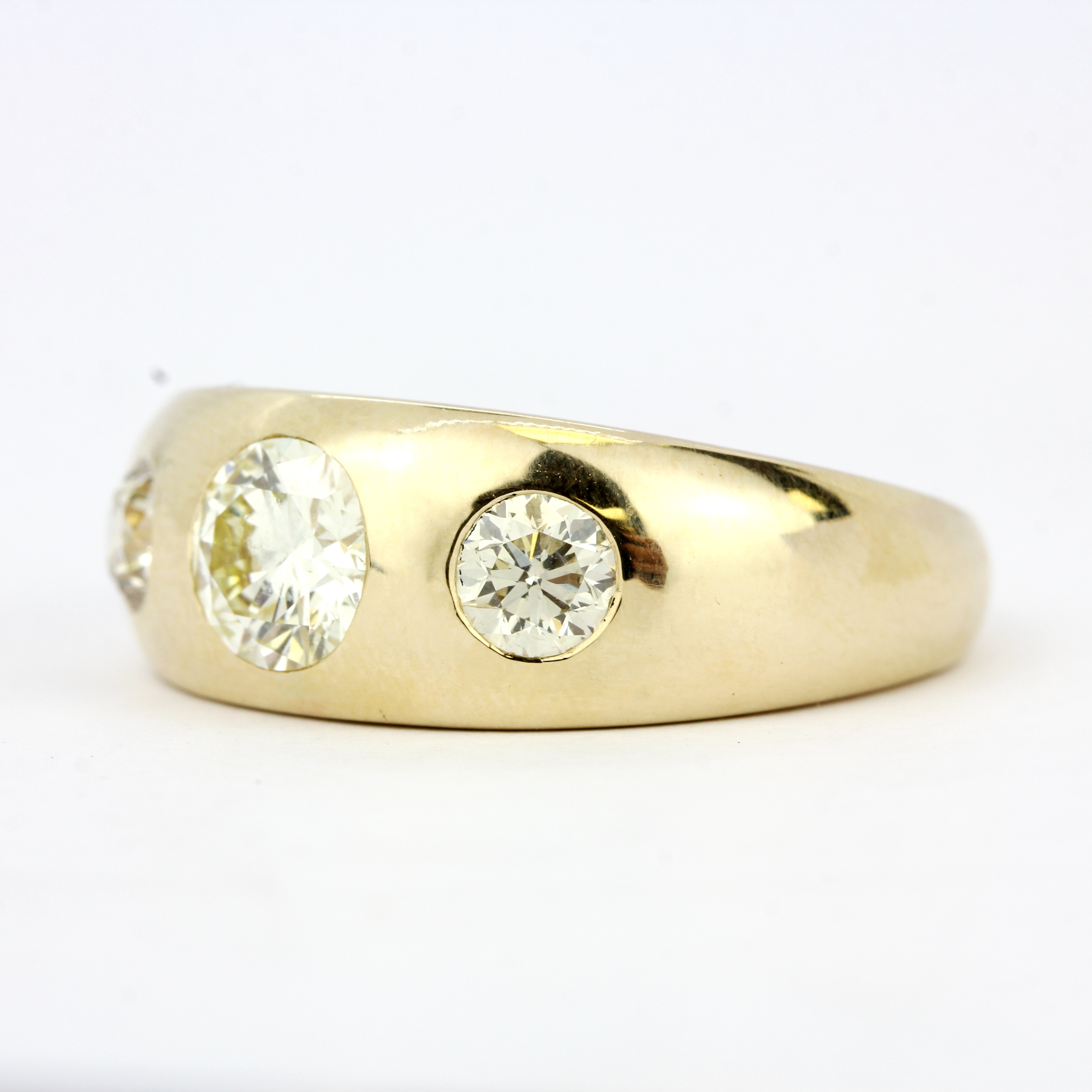 A 9ct yellow gold (stamped 9K) ring set with three brilliant cut fancy yellow diamonds, approx. 1. - Image 2 of 4