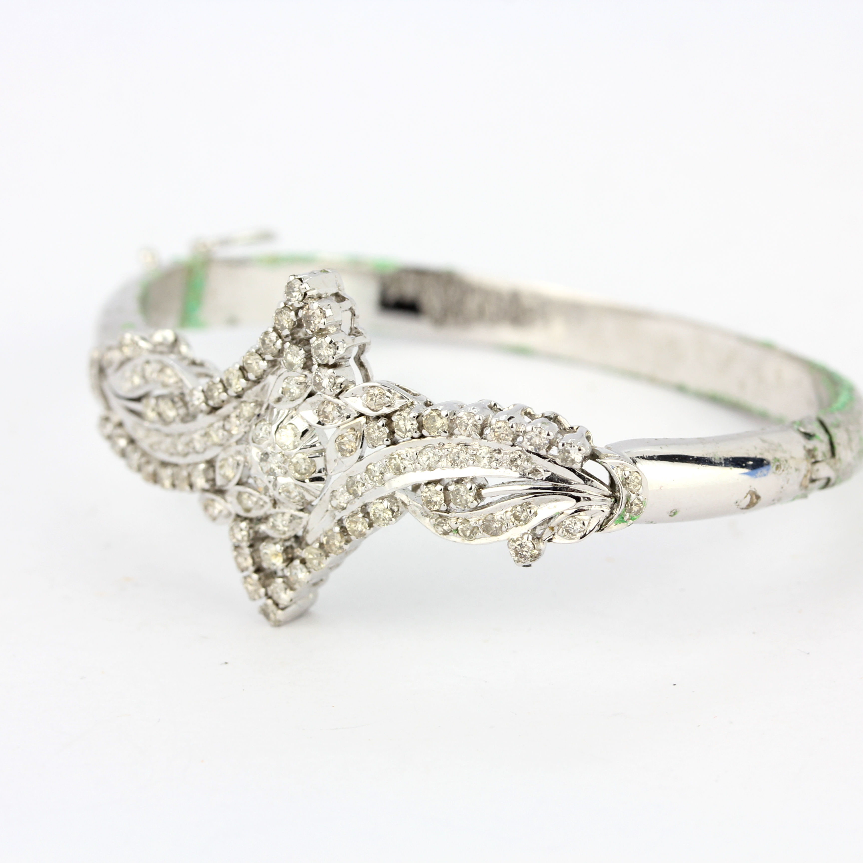 A white gold plated base metal bangle lavishly set with diamonds (ideal for break up), diamond - Image 3 of 3