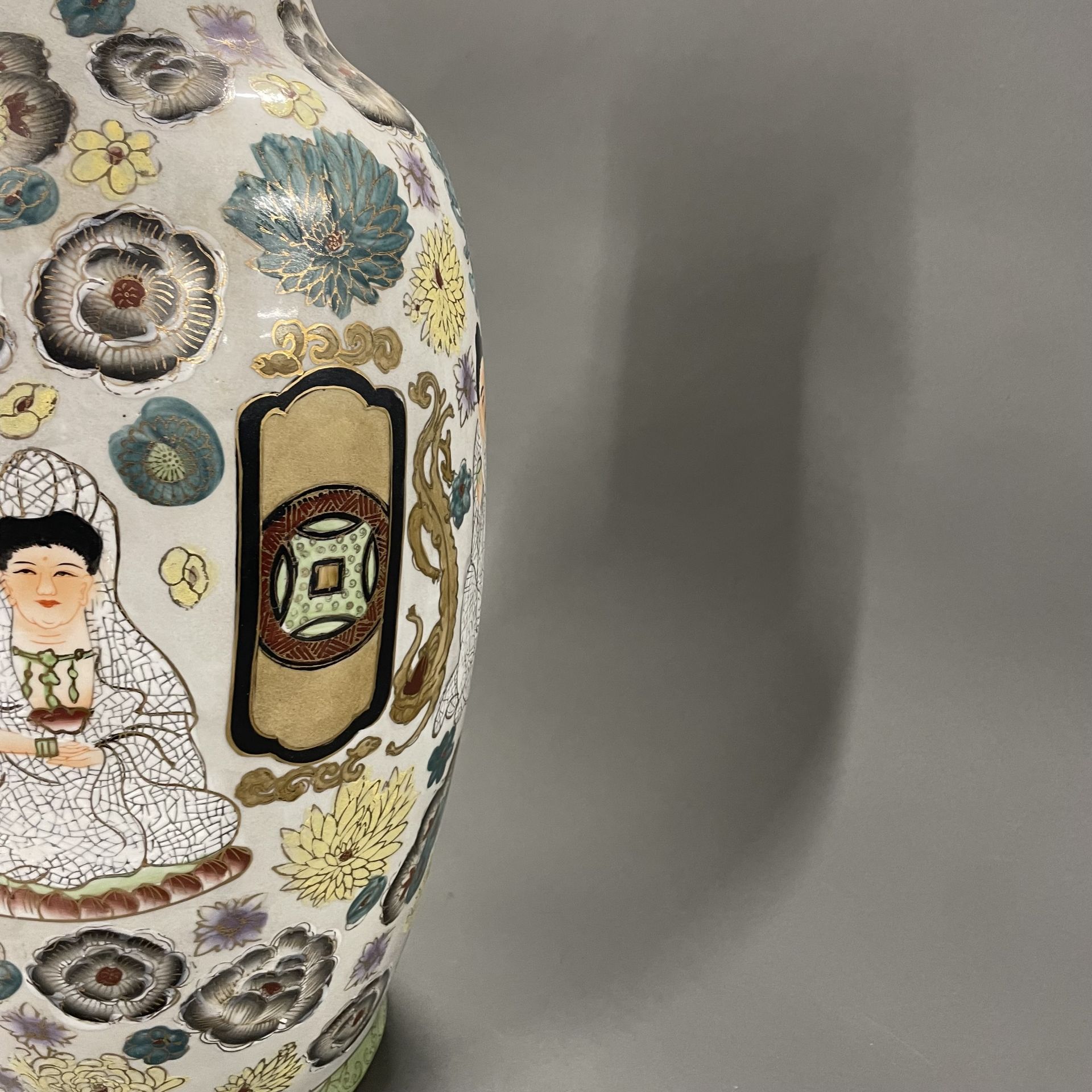 A large Chinese porcelain vase, H. 62cm. - Image 2 of 4