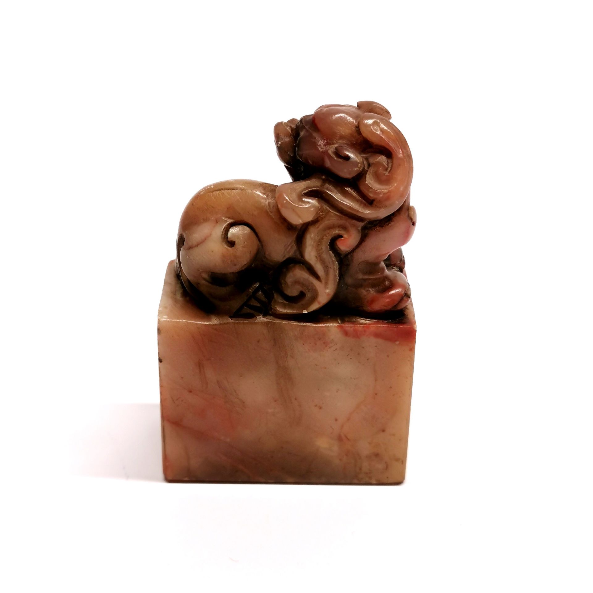 A Chinese carved soapstone scholar's seal, H. 6.2cm. - Image 2 of 3