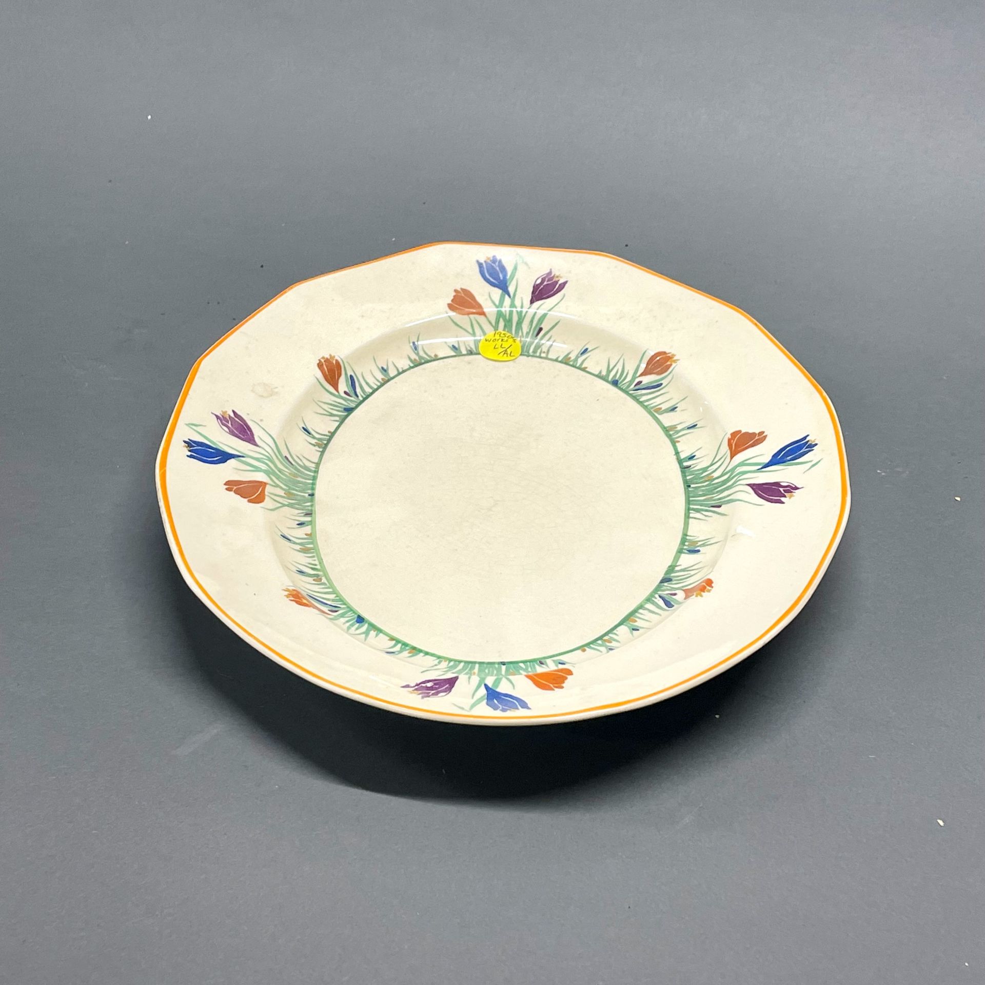 A set of three Staffordshire pottery Tudor ware serving plates (Clarice Cliff style), largest dia. - Image 6 of 8