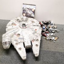 A large original Star Wars model with a quantity of figures, model size L. 78cm.