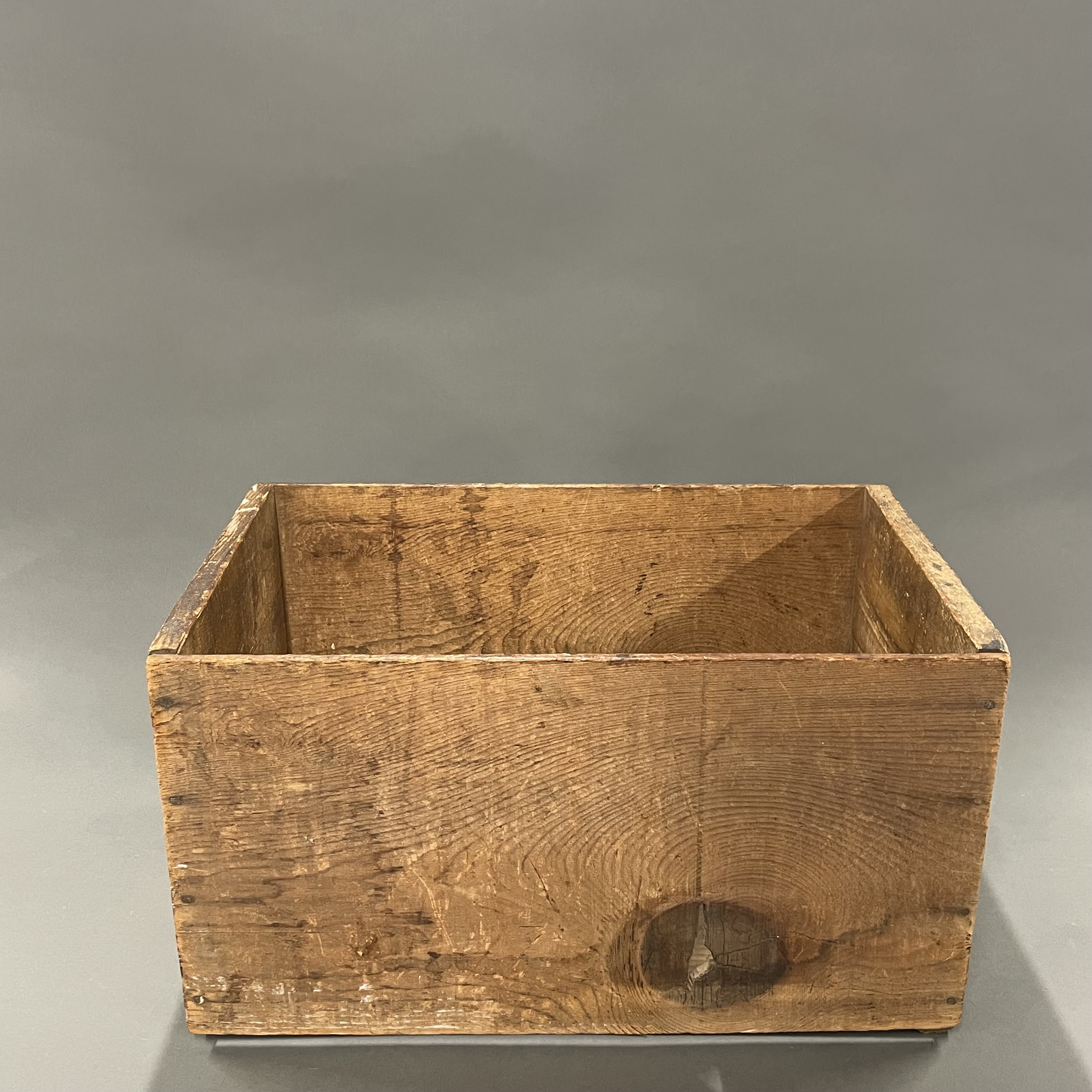 A group of five vintage wooden crates, largest 74 x 38 x 29cm, and tins. - Image 5 of 6