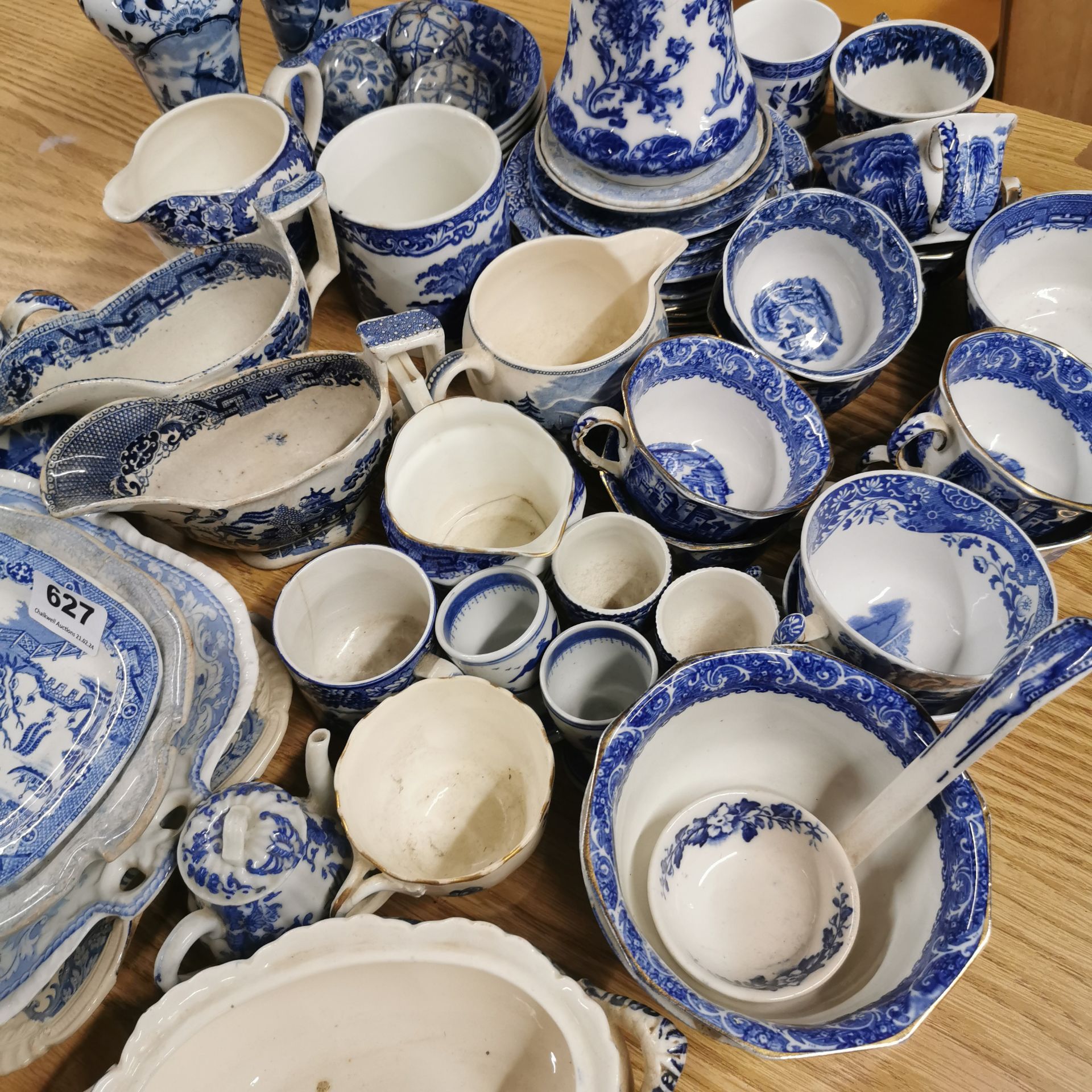 A quantity of mixed blue and white china. - Image 2 of 3