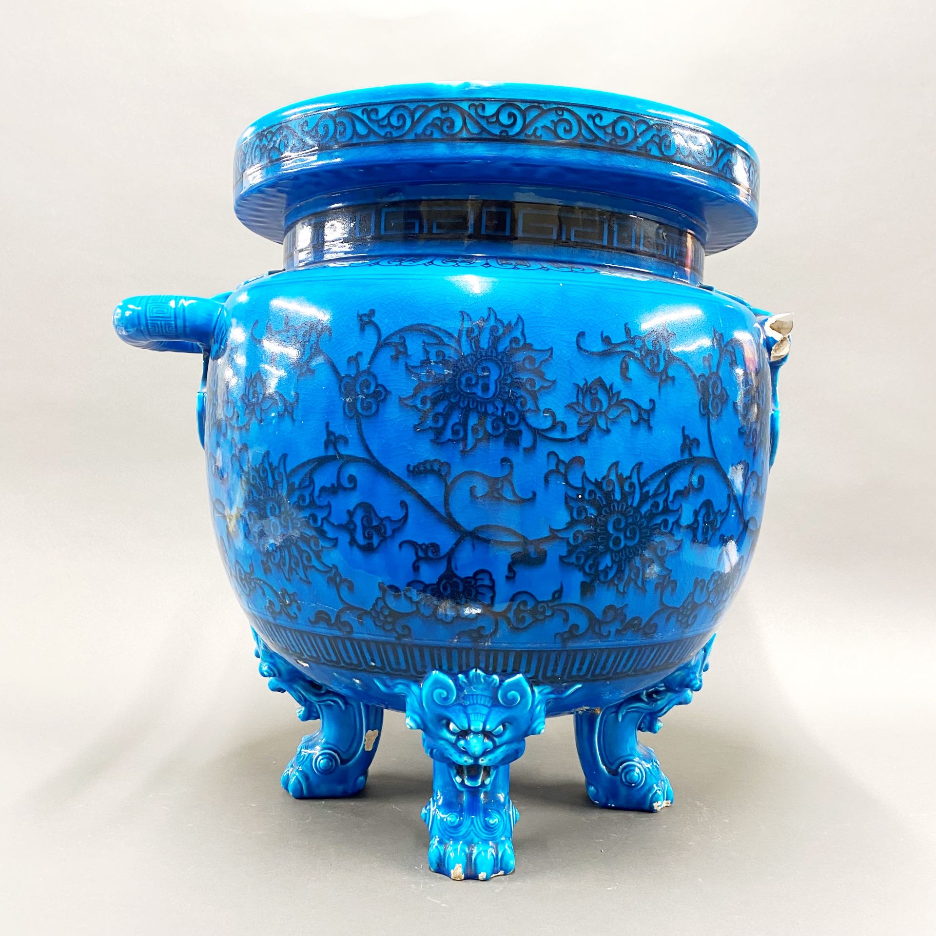 An impressive large 19thC Oriental design Minton censer, W. 54cm, H. 50cm. (A/F). - Image 4 of 5