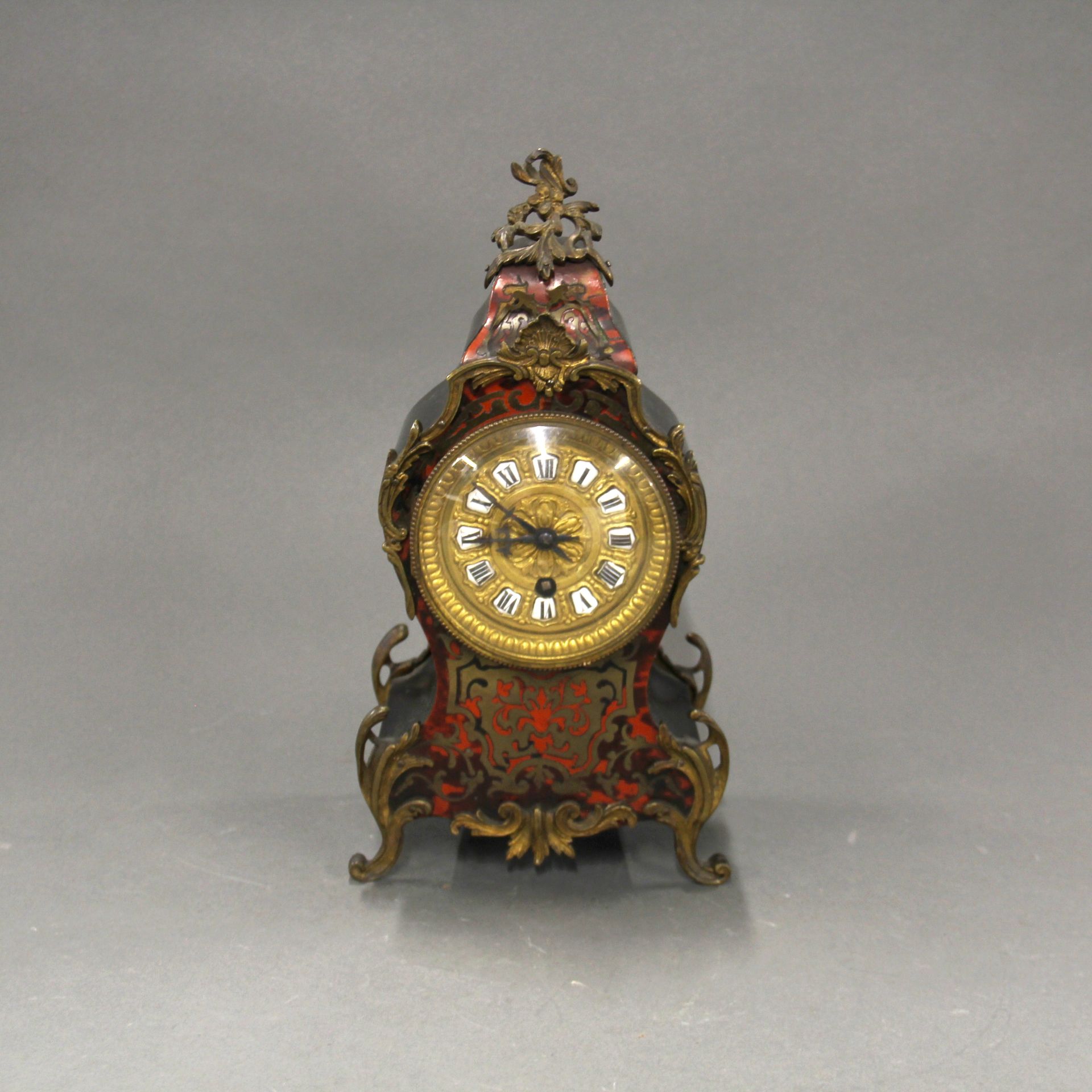 A 19thC French Boulle mantle clock, H. 29cm.