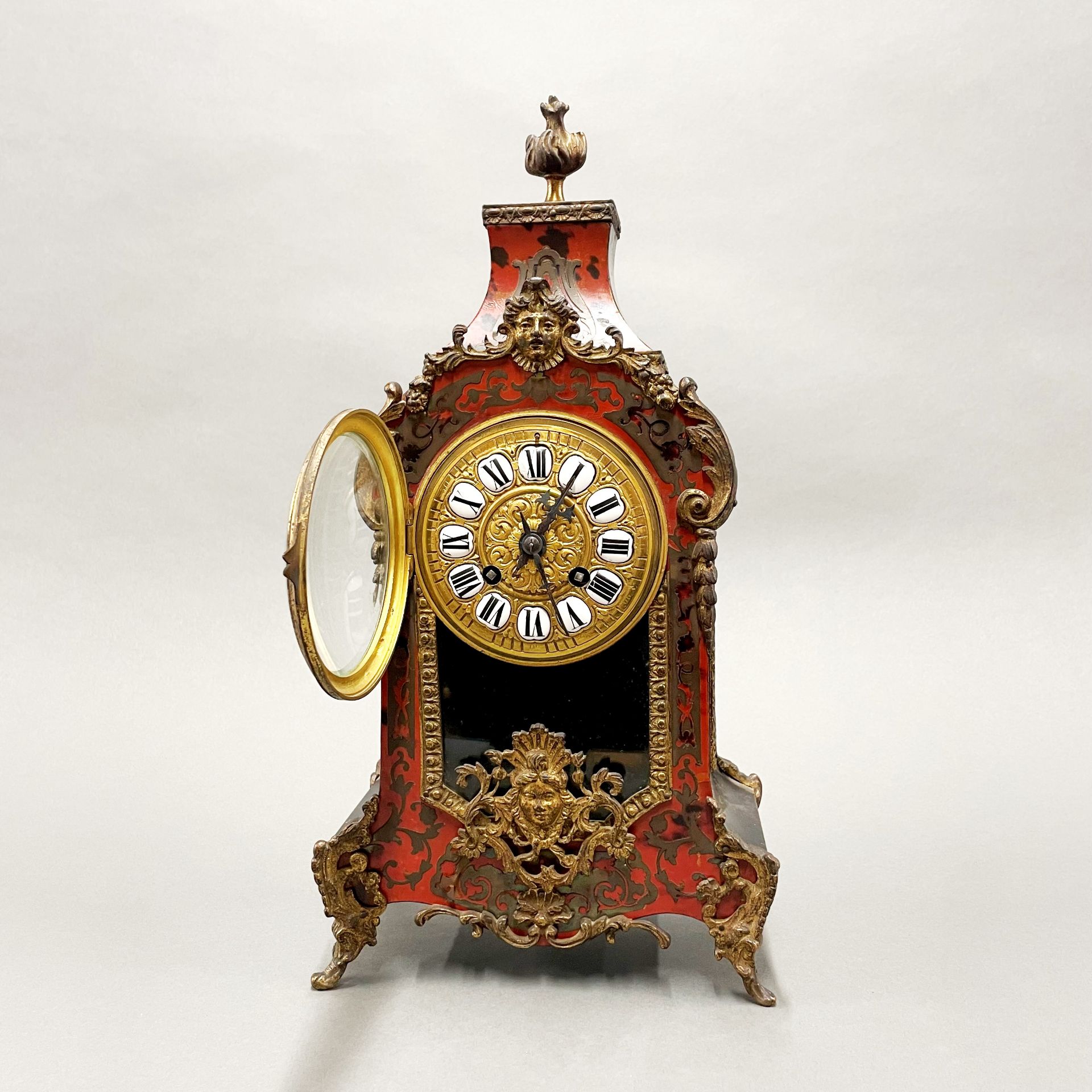 A 19thC Ormulu mounted Boulle mantel clock, H. 40cm. - Image 2 of 5