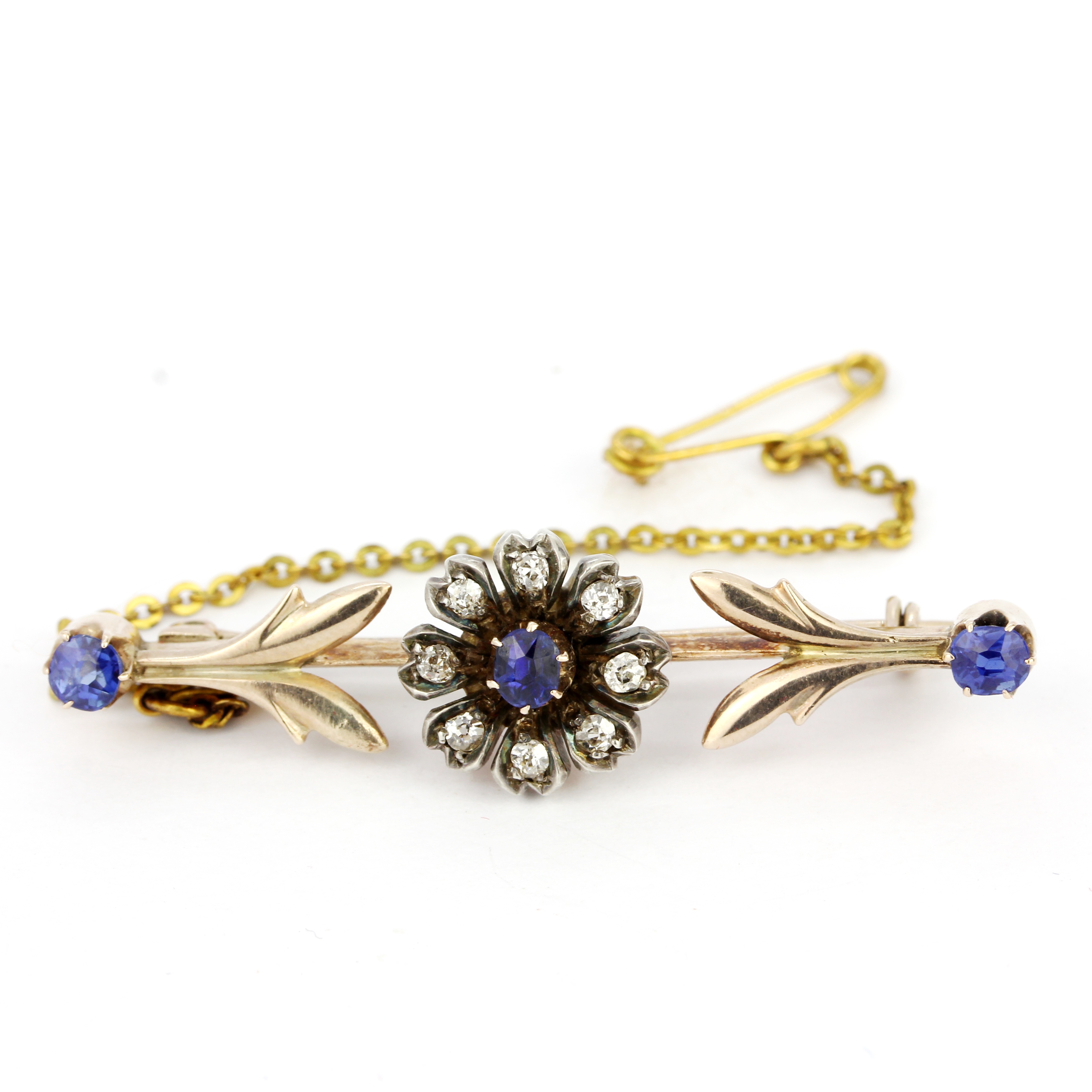 A rose metal (tested minimum 9ct gold) brooch set with sapphires and diamonds, L. 4.5cm.