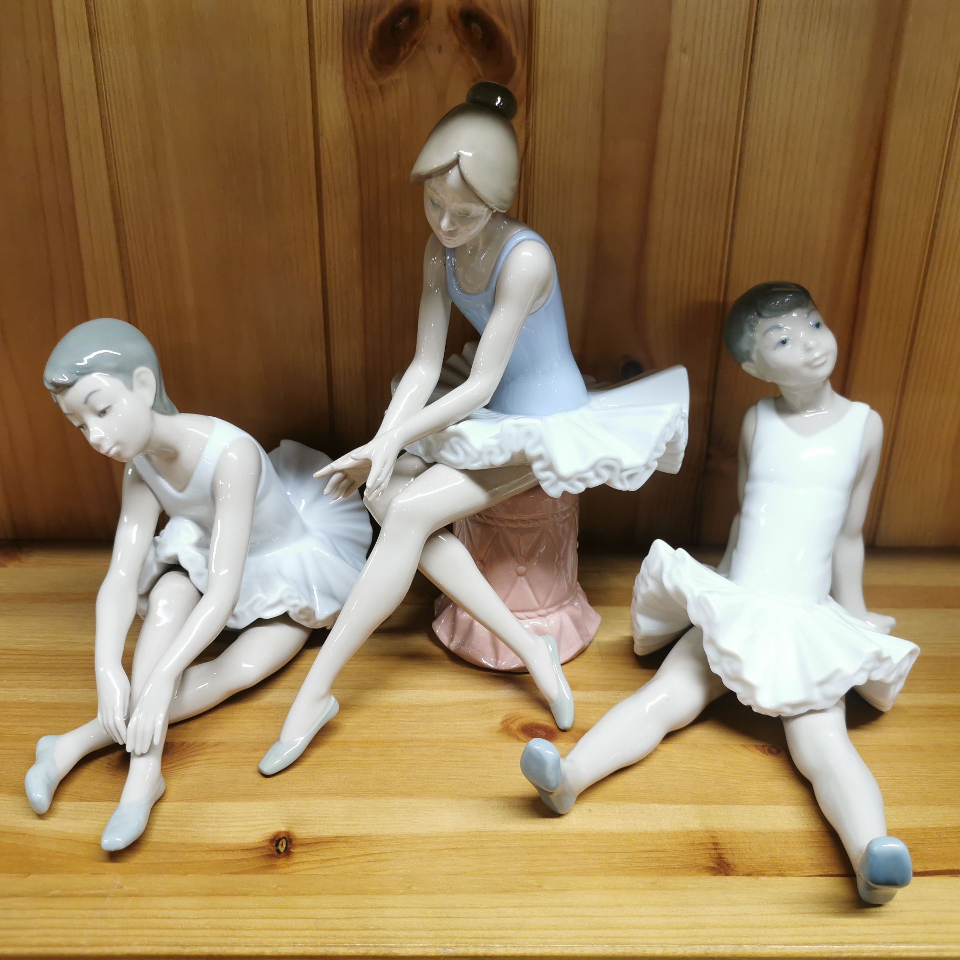 Three Nao ballet dancer figures, tallest H. 22cm.