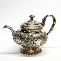 A heavy Georgian hallmarked silver teapot, H. 22cm.