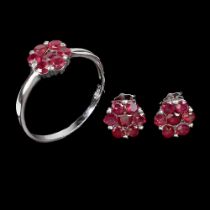 A pair of 925 silver earrings and matching ring set with round cut rubies, Dia. 0.8cm.