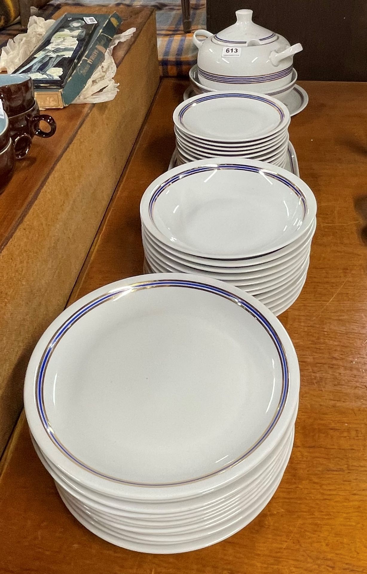 An extensive Hungarian Alfoldi porcelain dinner service.