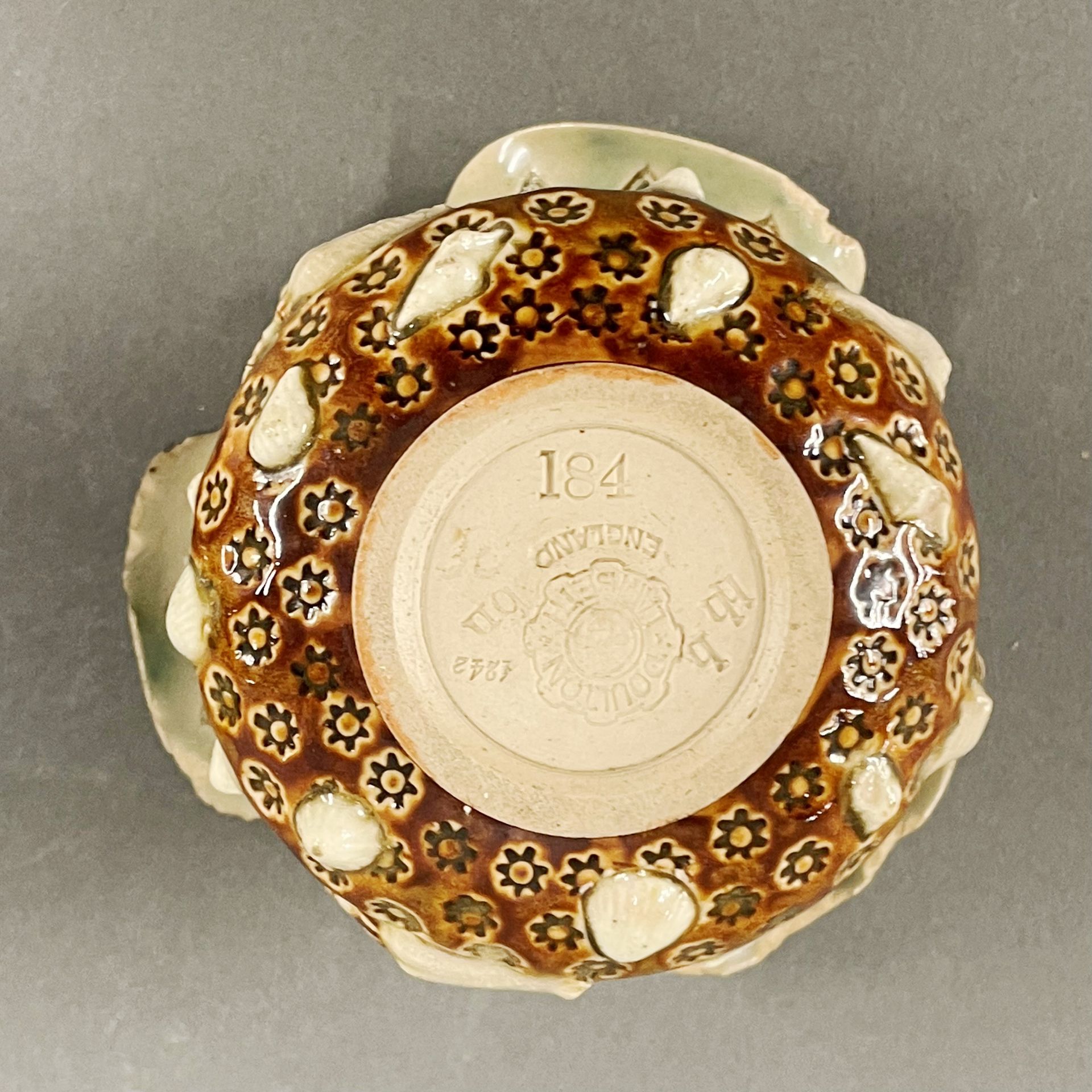 A pair of early Royal Doulton bowls with sea shell decoration, Dia. 10cm, H. 6.5cm (A/F). - Image 2 of 3