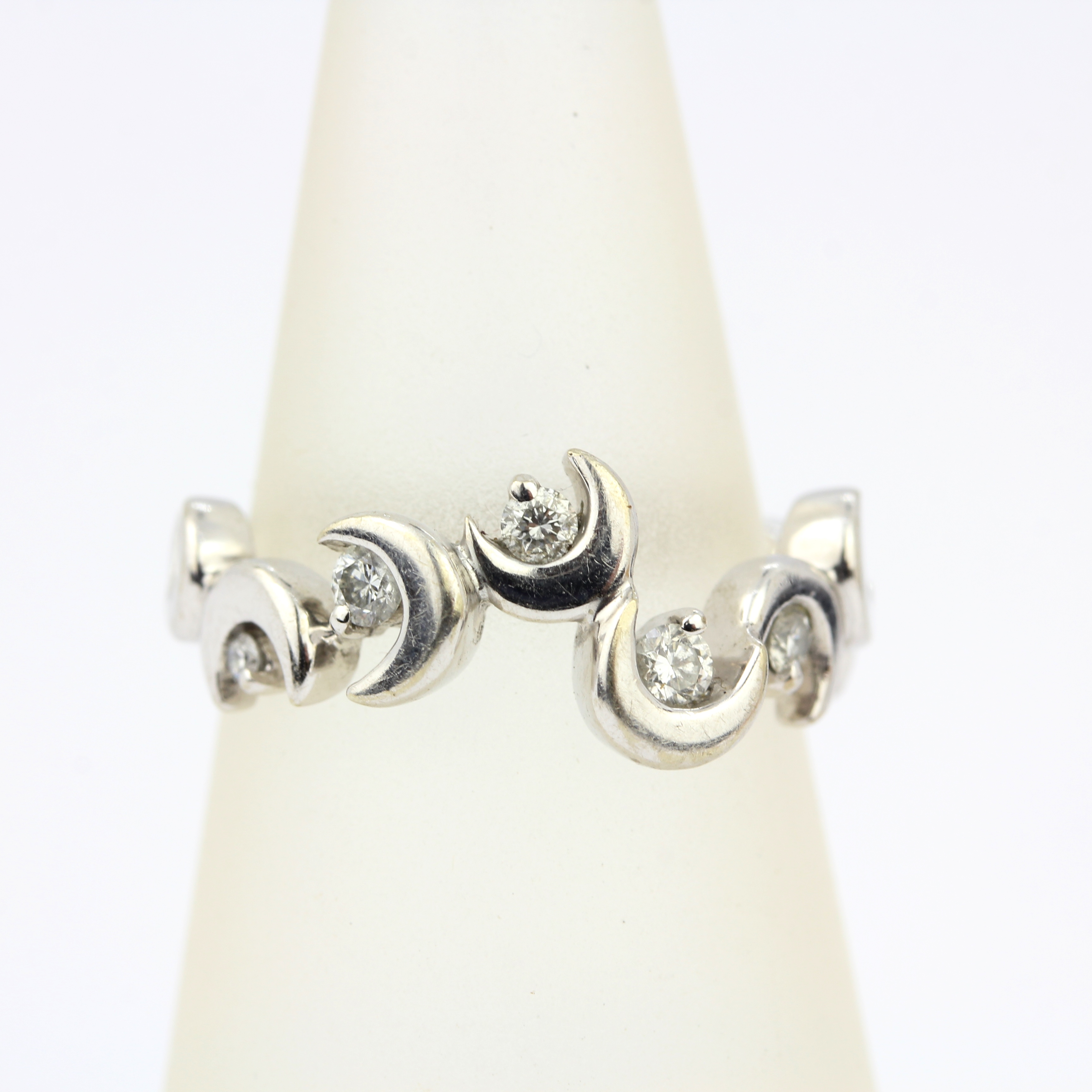 A heavy 18ct white gold moon shaped ring set with diamonds, (K). - Image 3 of 3