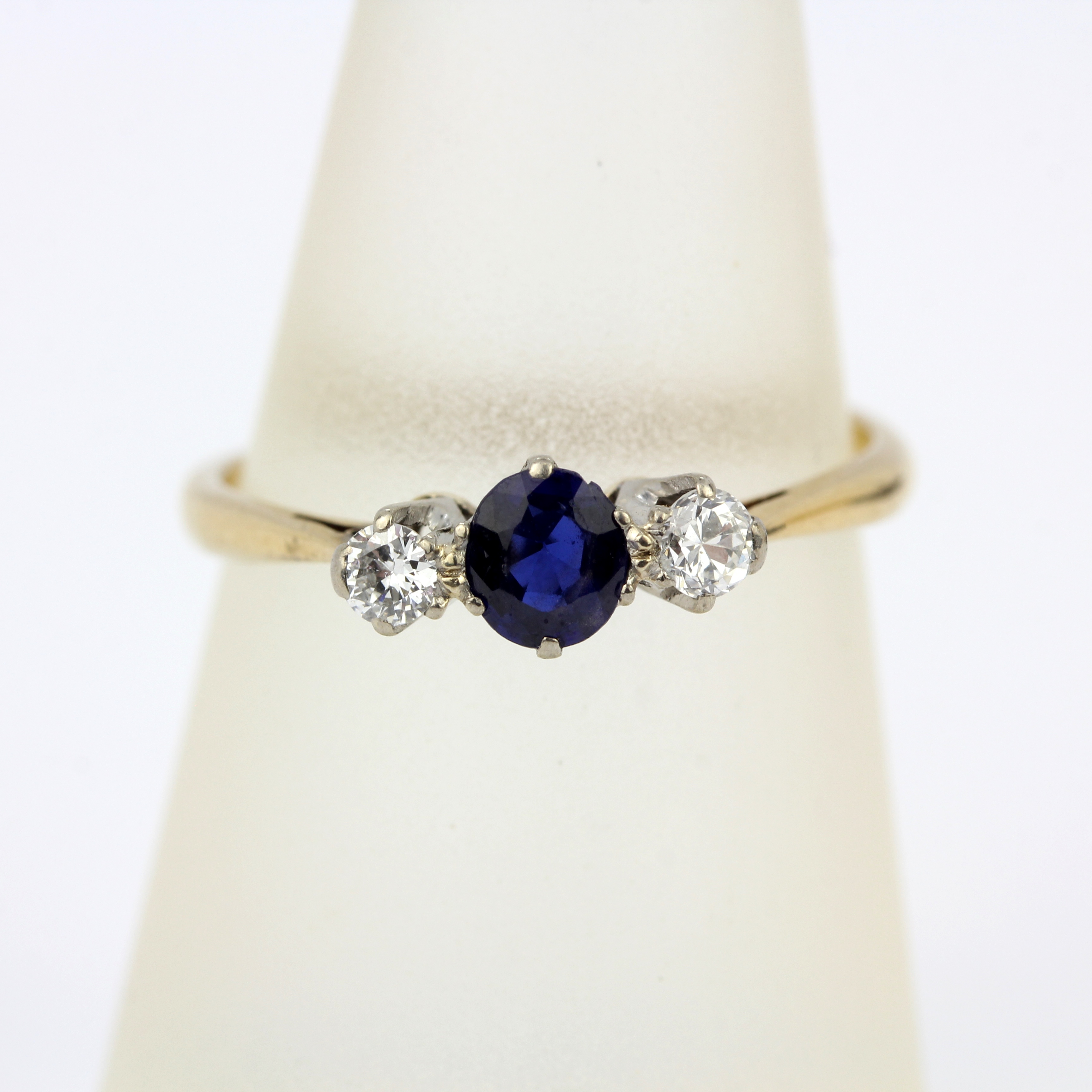 An 18ct yellow gold (stamped 18ct) ring set with a sapphire flanked by diamonds, (N.5). - Image 3 of 3