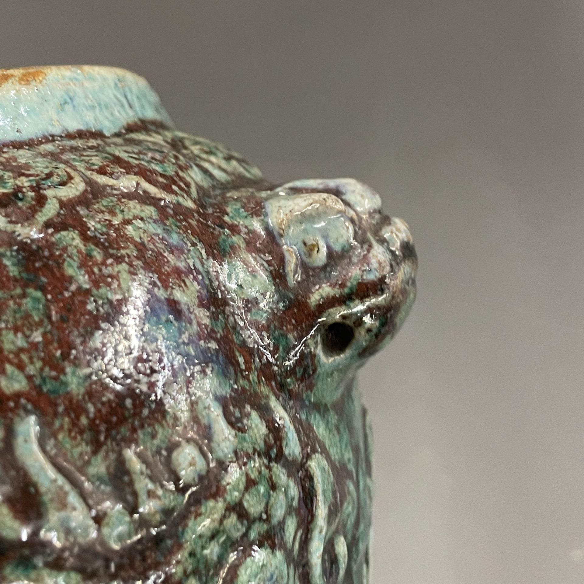 A Chinese green glazed pottery bowl decorated with animals, birds and a dragon, H. 18cm. - Image 3 of 5