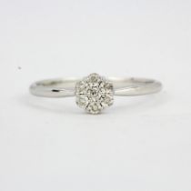 A 9ct white gold diamond set daisy cluster ring, (P.5).