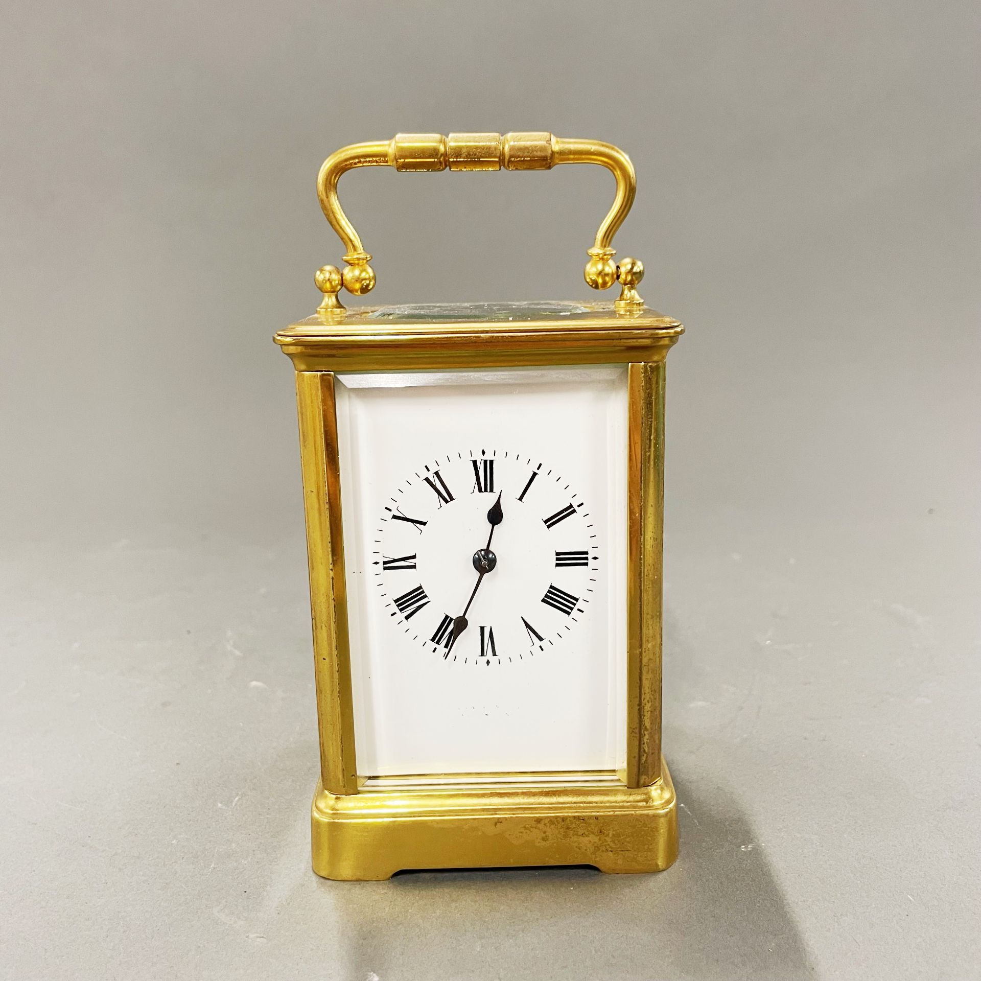 A gilt brass chiming carriage clock, understood to be in working order, H. 16cm.