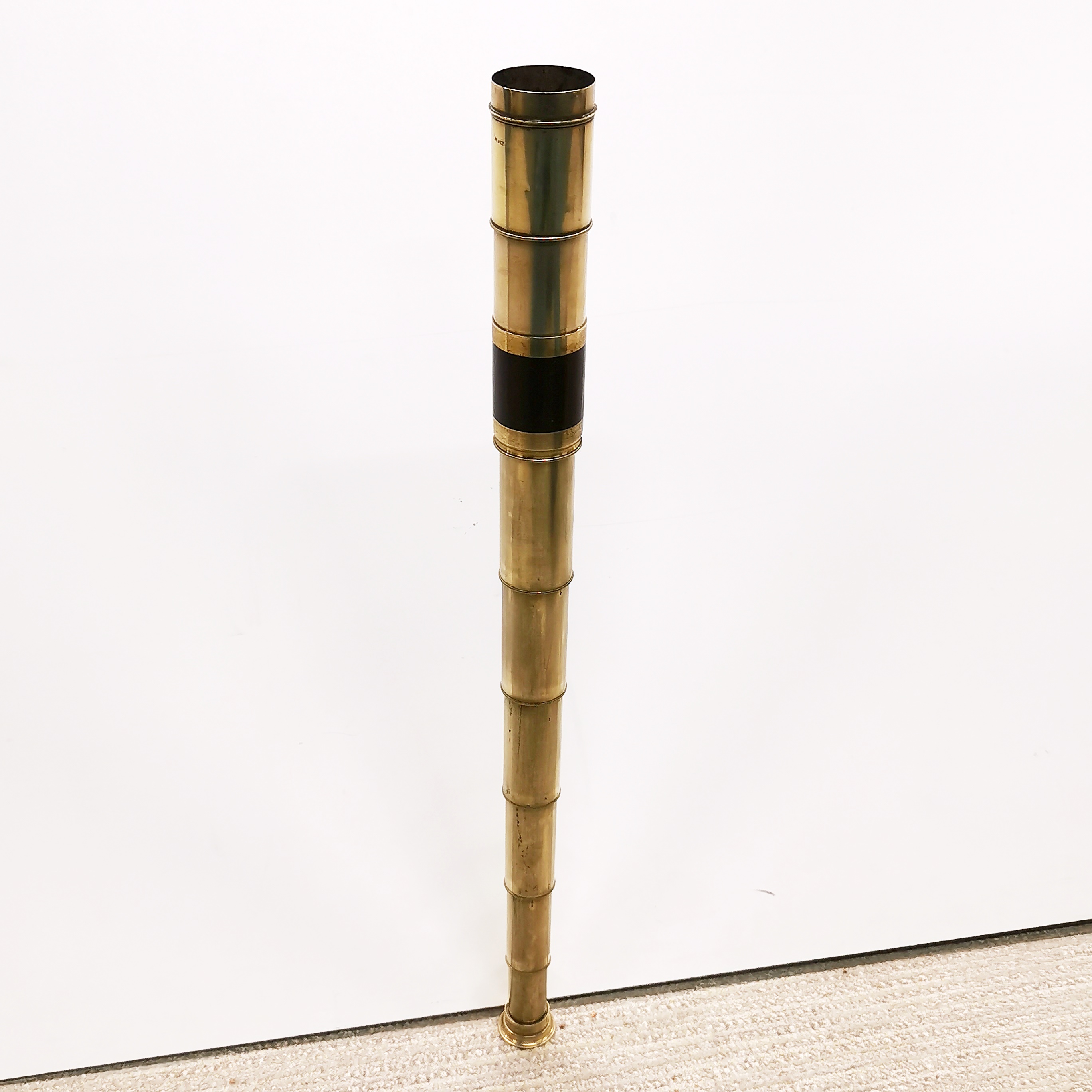 An old brass telescope, closed L. 18cm, Open L. 57cm. - Image 3 of 5